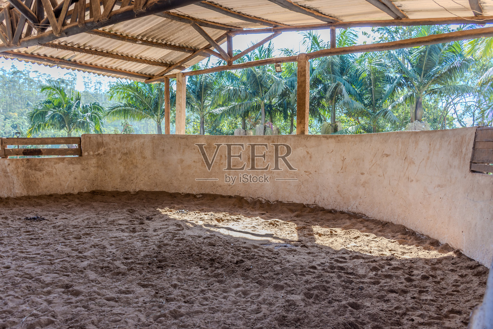 带有乡村风格的牧场照片摄影图片