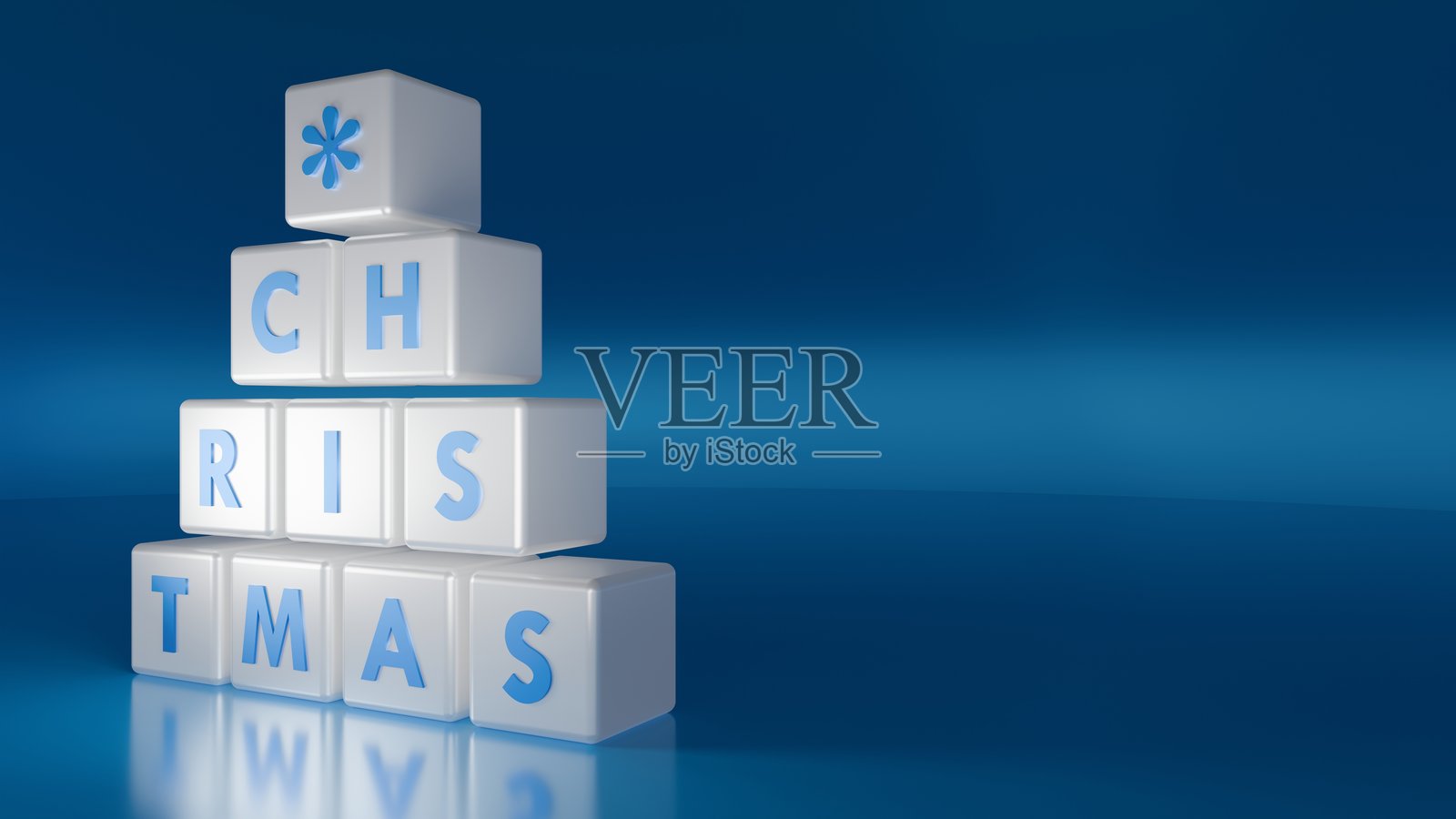 白色圣诞立方体上有蓝色字母，呈金字塔树形，背景为深蓝色工作室，风格化为节日设计照片摄影图片