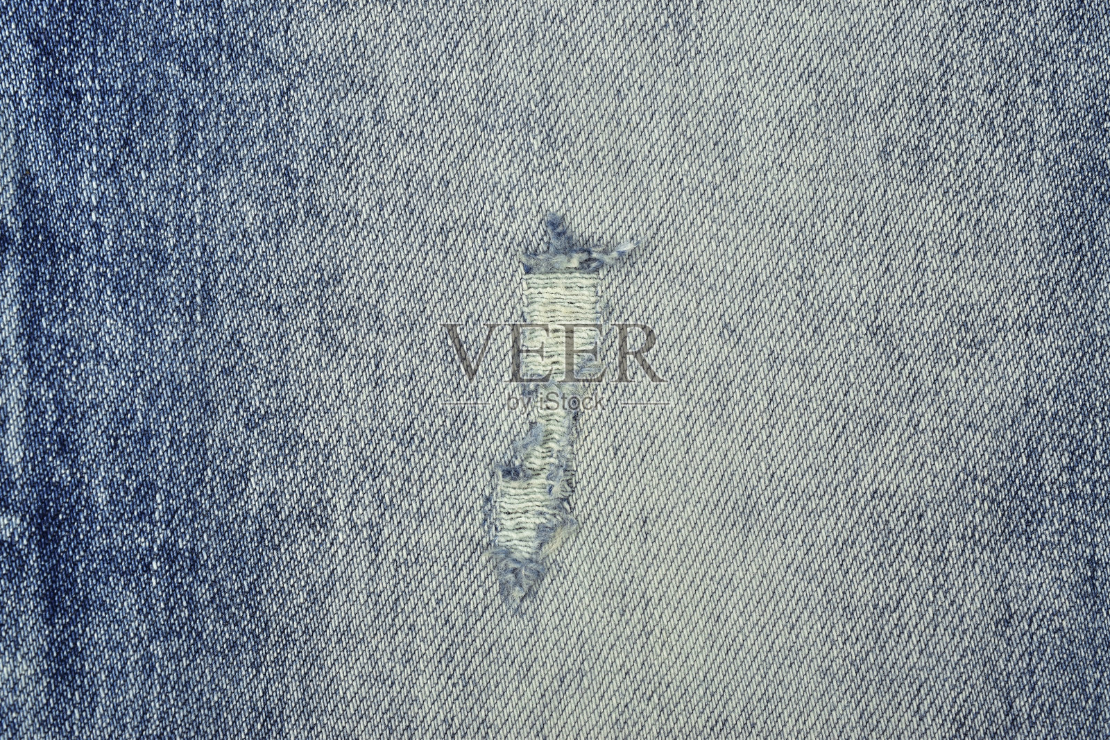 蓝色破洞牛仔布背景照片摄影图片