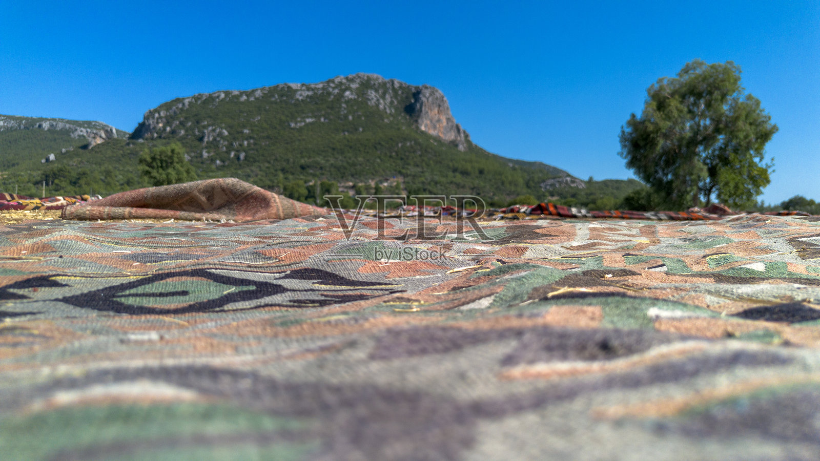 安塔利亚 - 土耳其，2025年7月20日，夏季地毯田野无人机照片，土耳其安塔利亚多斯梅阿尔提照片摄影图片