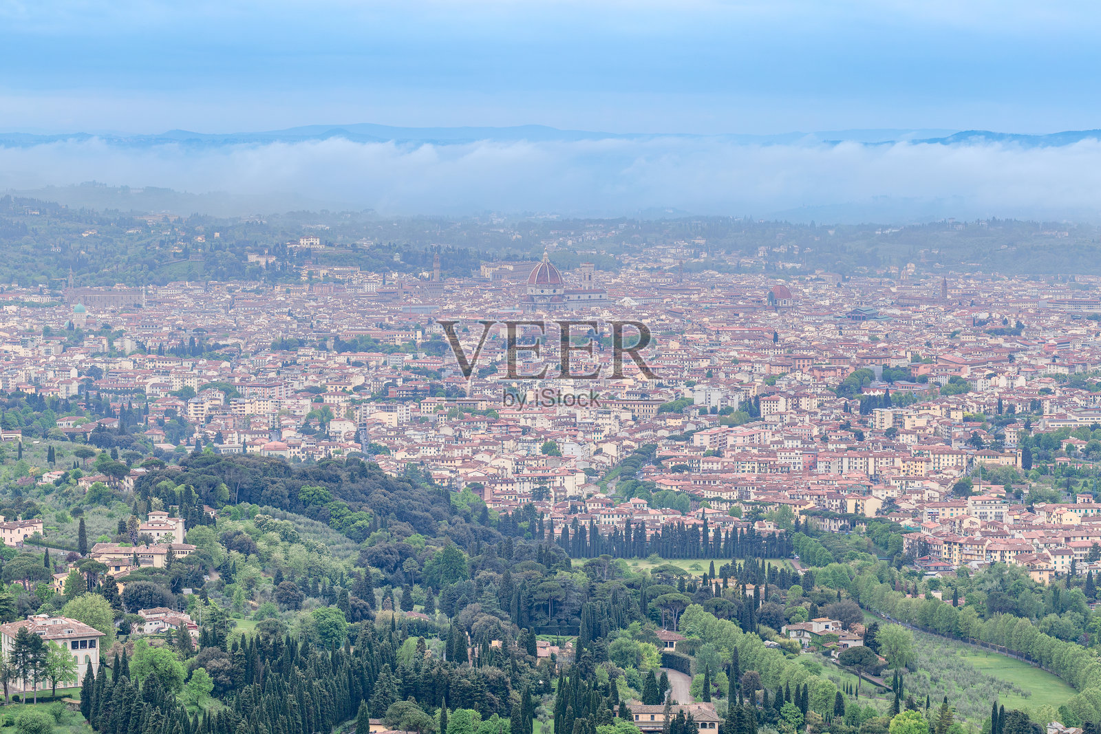 从菲耶索莱俯瞰佛罗伦萨照片摄影图片
