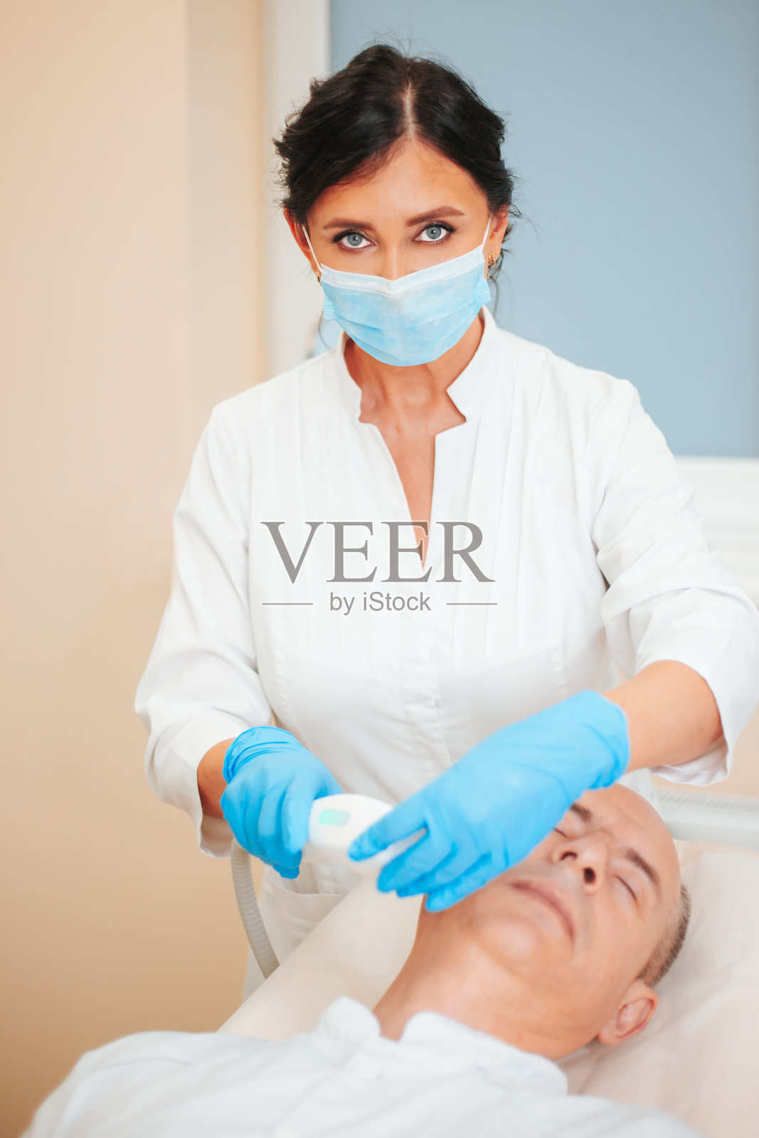 激光换肤和面部皮肤去角质照片摄影图片