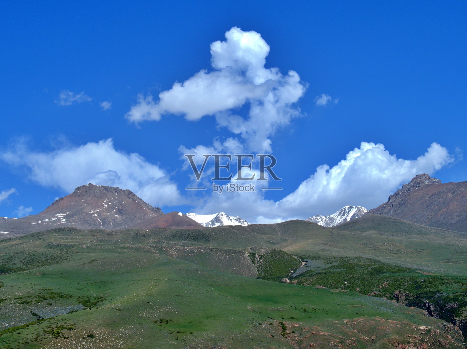 牧场上方的云彩照片摄影图片