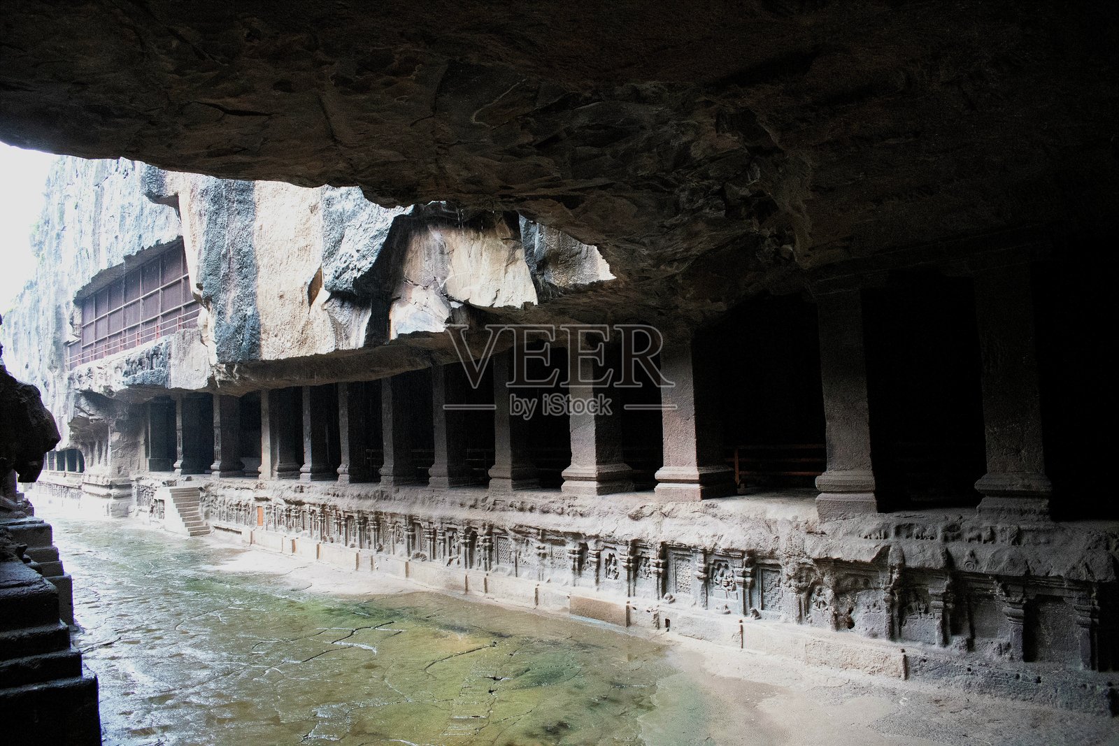 高岩切割通道，带有古代艺术作品，'凯拉萨寺，埃洛拉石窟'照片摄影图片
