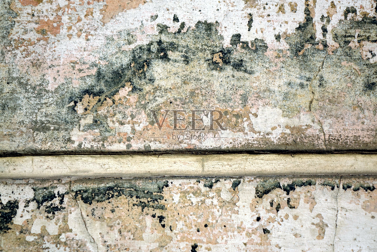 剥落的油漆层，颜色斑驳 - 白色、绿色、深红色、浅黄色照片摄影图片