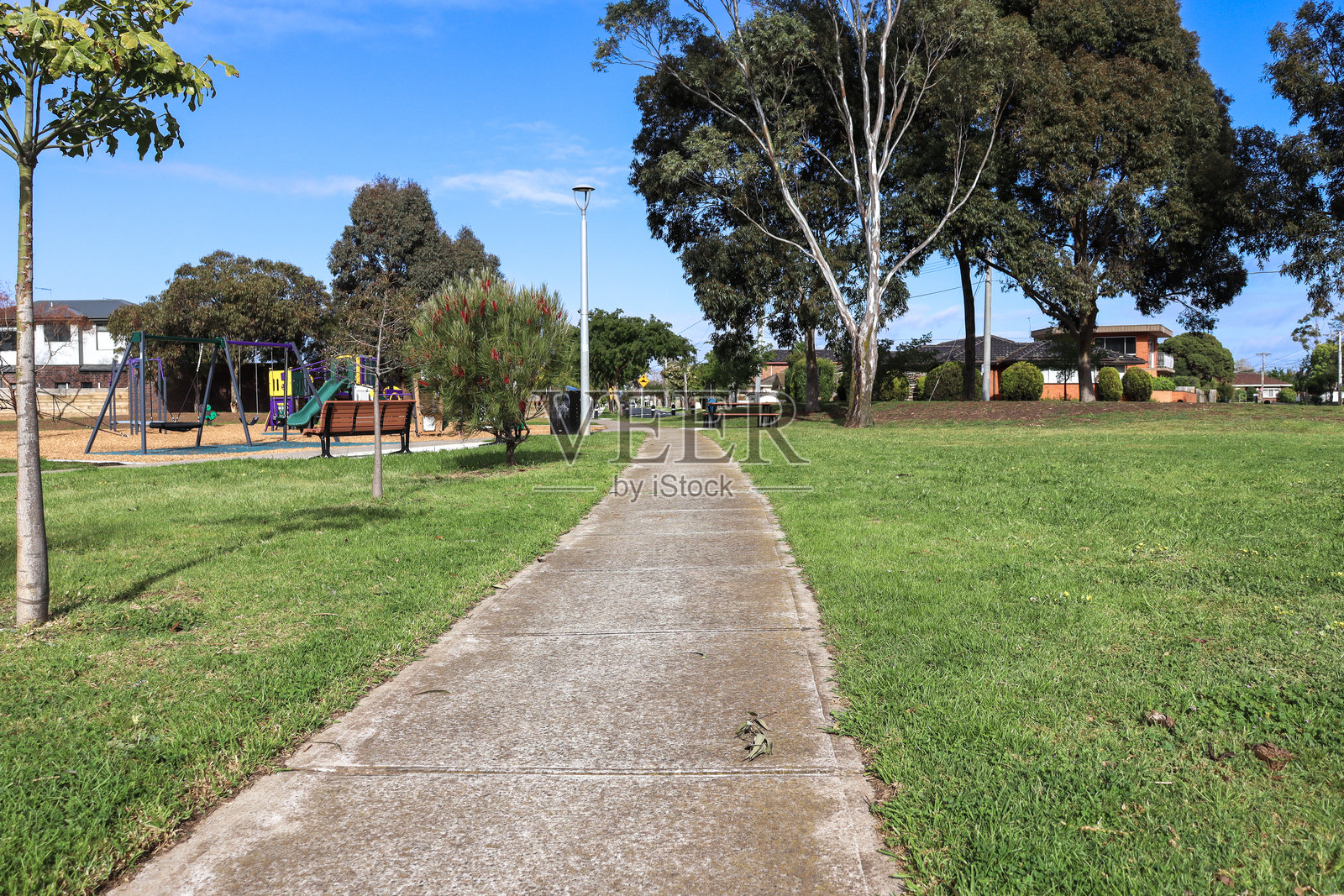墨尔本西部郊区公园中的人行道照片摄影图片