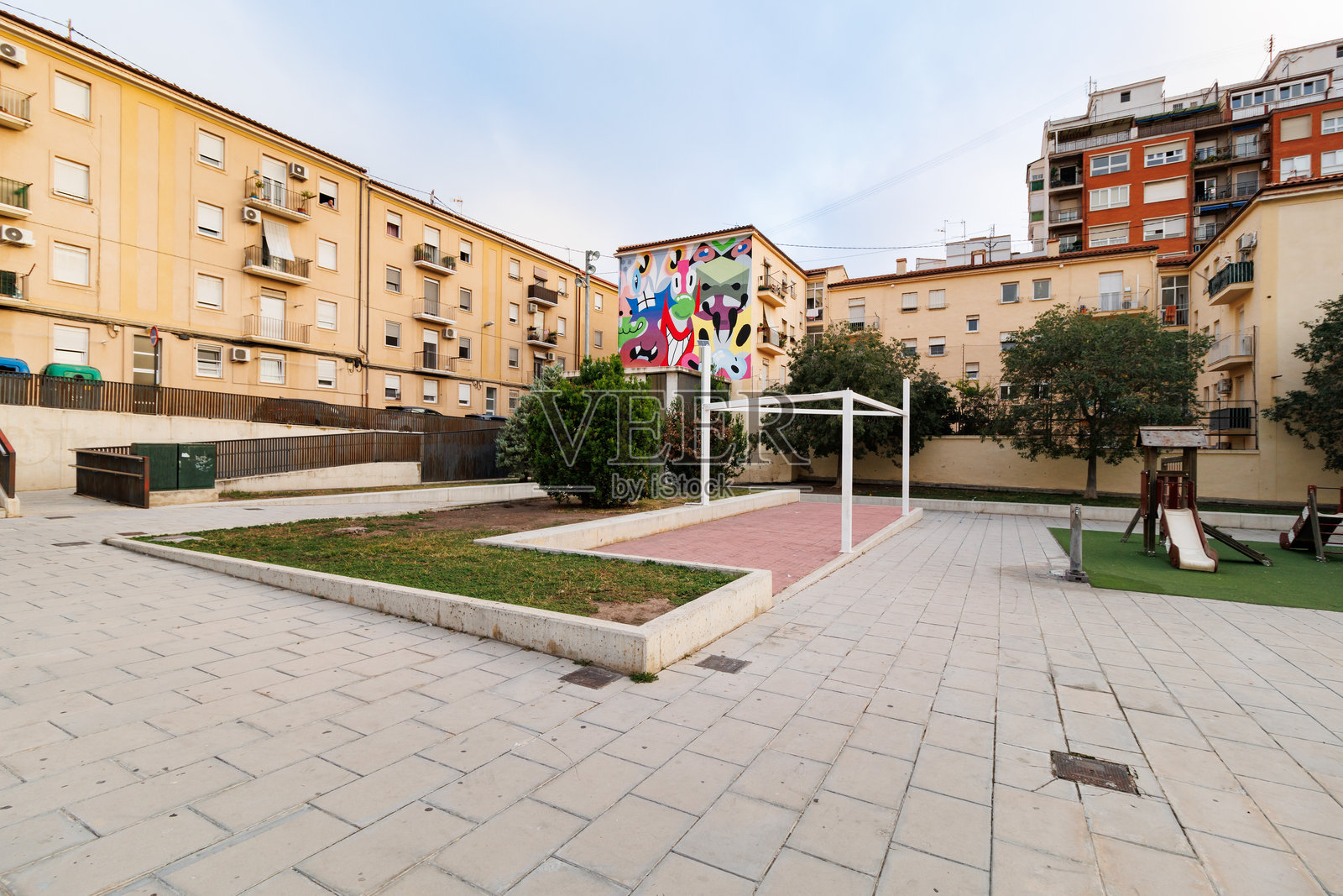 阿尔科伊智能城市的公共公园，在对拉乌伊索拉广场进行气候变化适应改造前的景象照片摄影图片