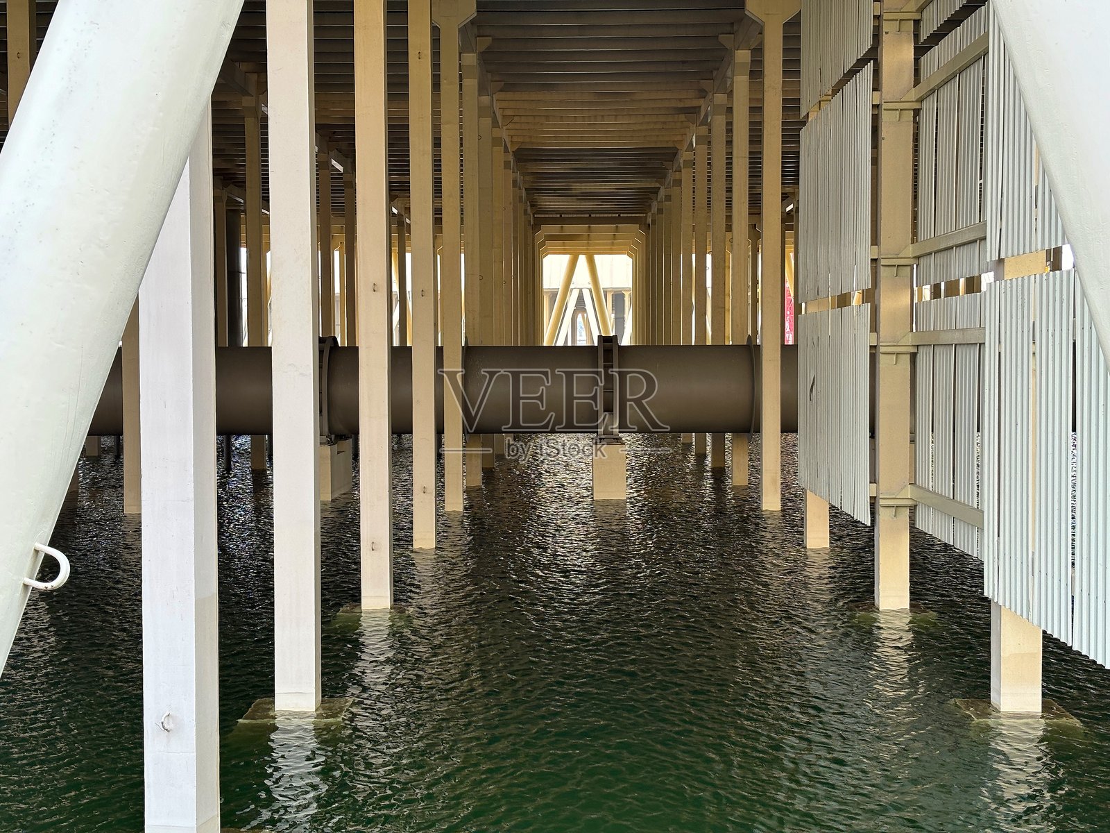 电站的工业冷却塔照片摄影图片