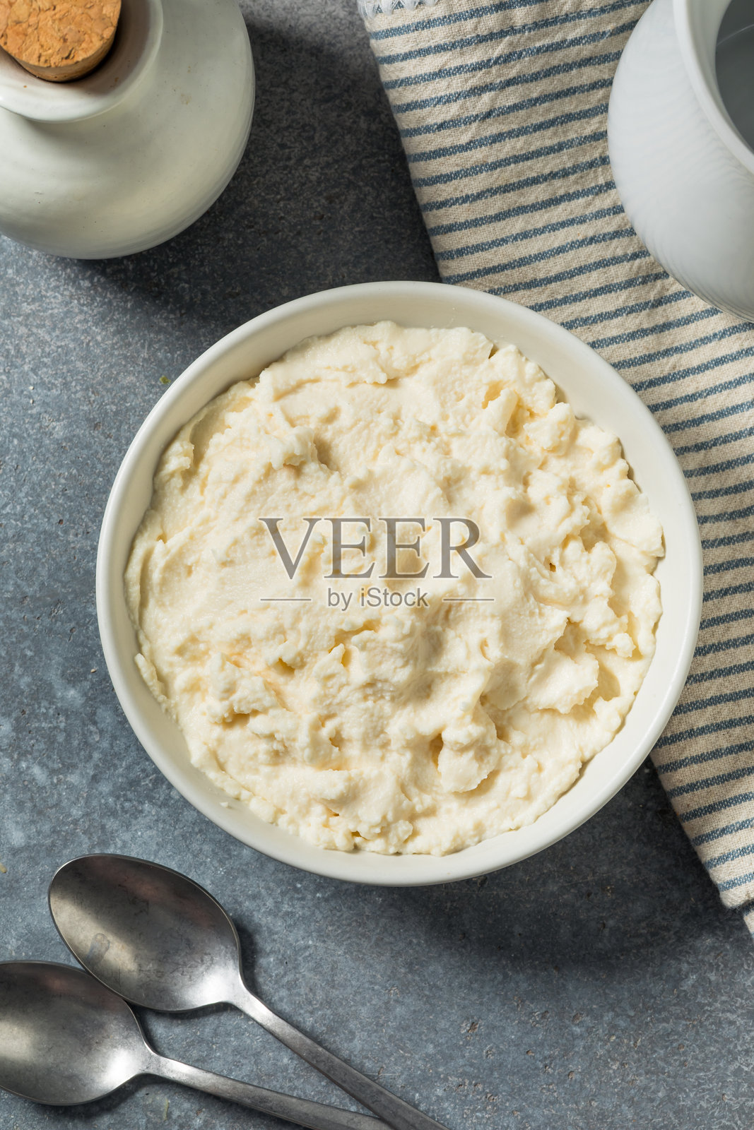 有机生白马斯卡彭奶酪照片摄影图片