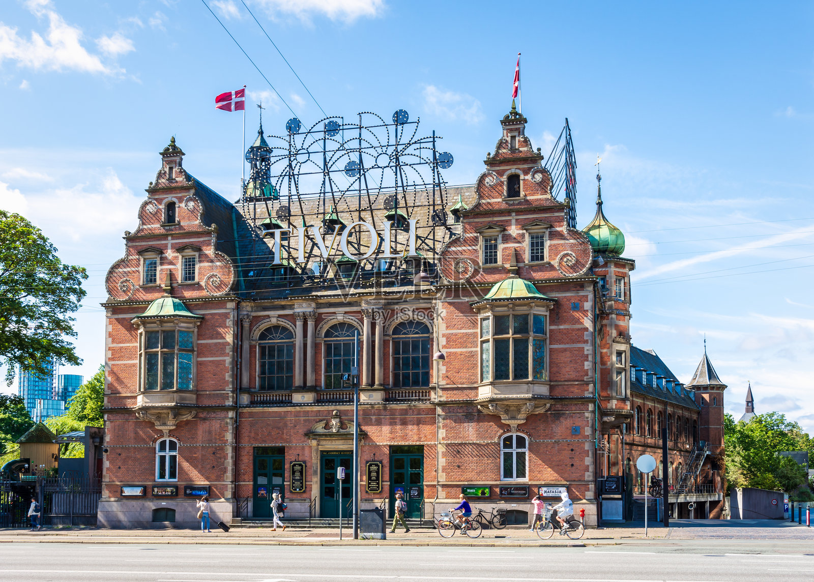 丹麦哥本哈根的蒂沃利花园中的安徒生城堡。照片摄影图片