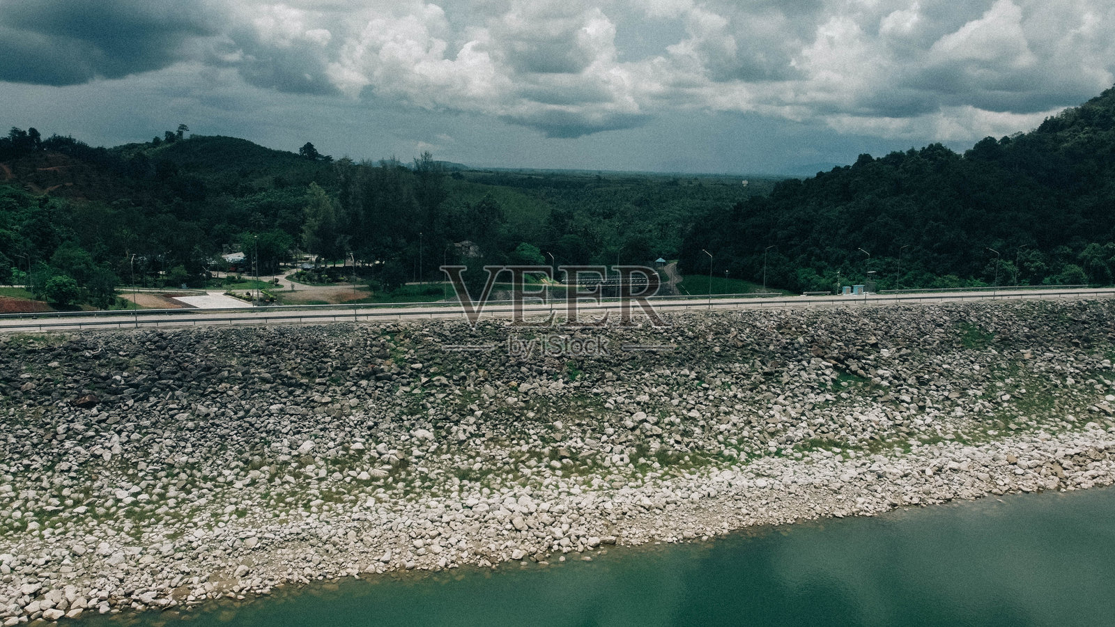 “克隆坦基厄水库 - 泰国宁静的自然目的地”照片摄影图片