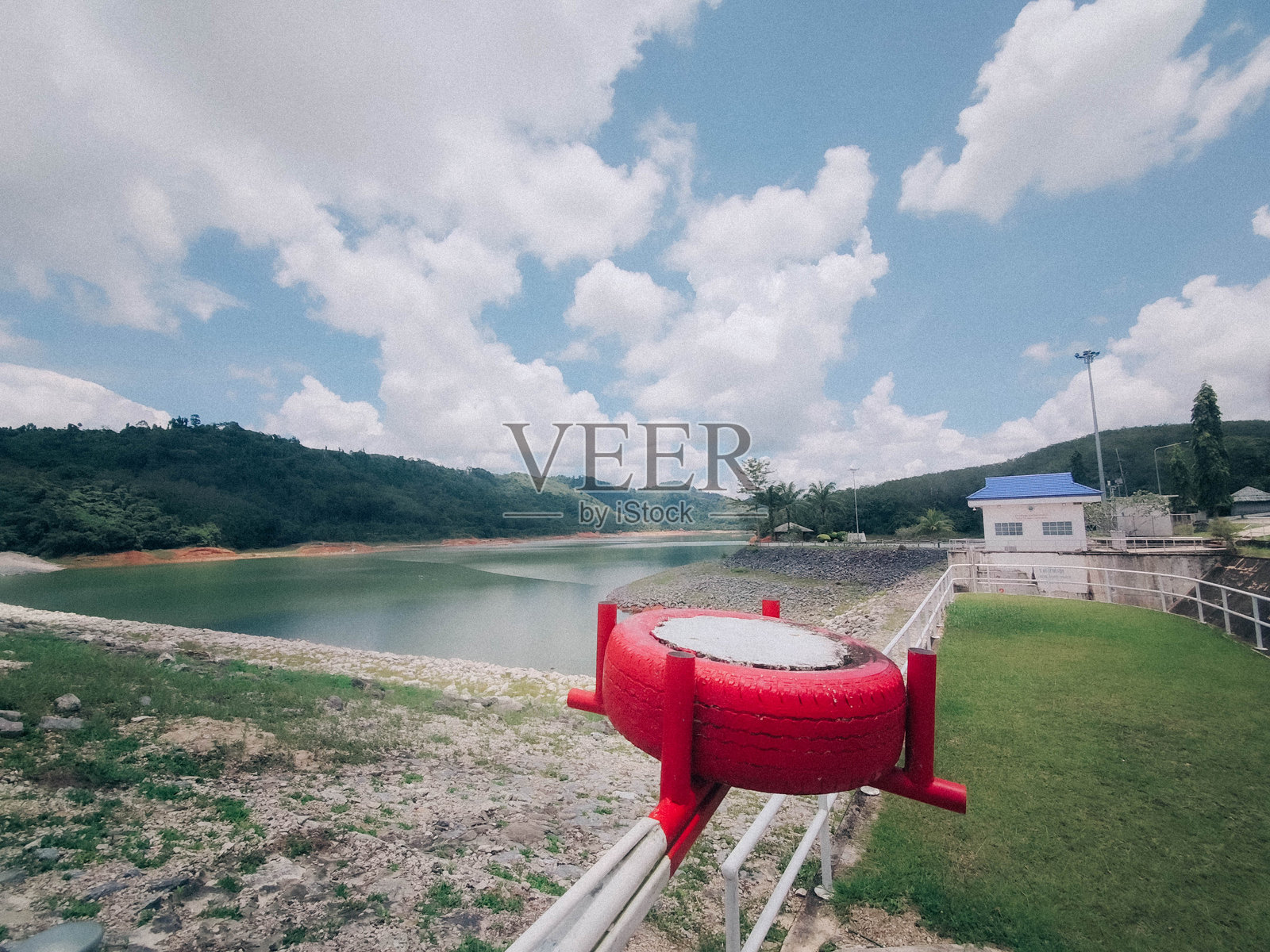 “克隆坦基厄水库 - 泰国宁静的自然胜地”照片摄影图片