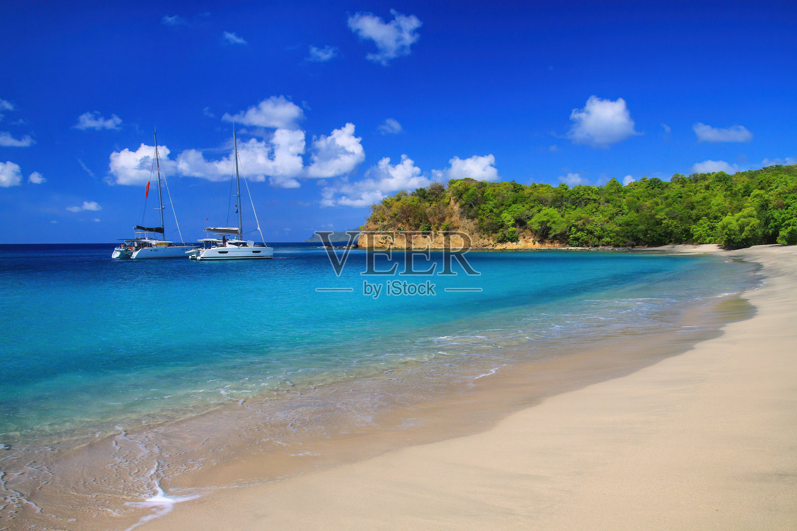 格林纳达卡里亚库岛的安斯拉罗什海滩。照片摄影图片