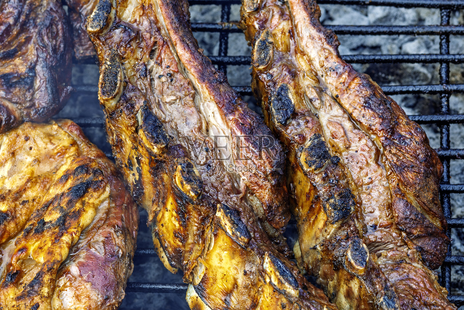 阿根廷烧烤，条状肋骨照片摄影图片