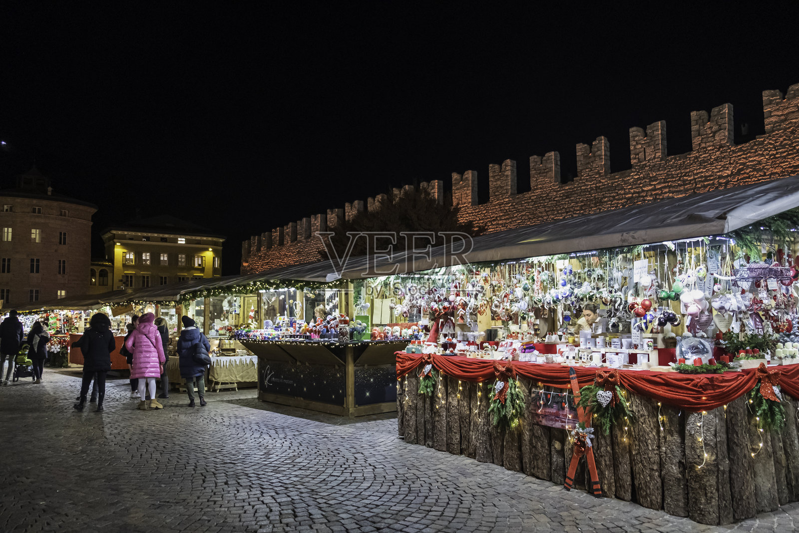 意大利特伦托的费拉广场圣诞市场照片摄影图片