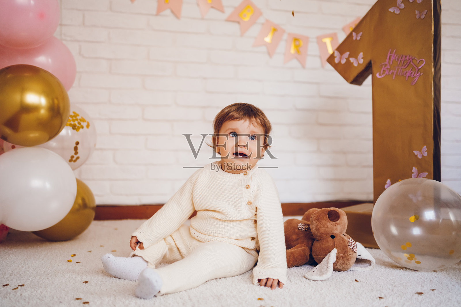 宝宝庆祝生日照片摄影图片