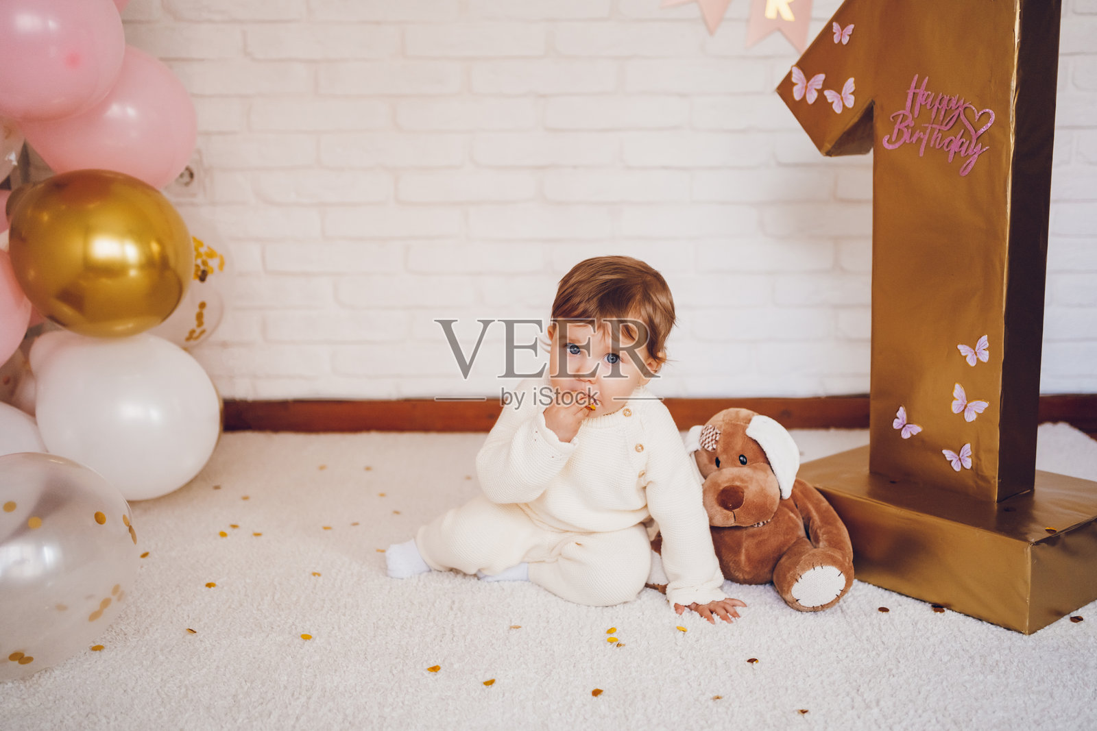 宝宝庆祝生日照片摄影图片