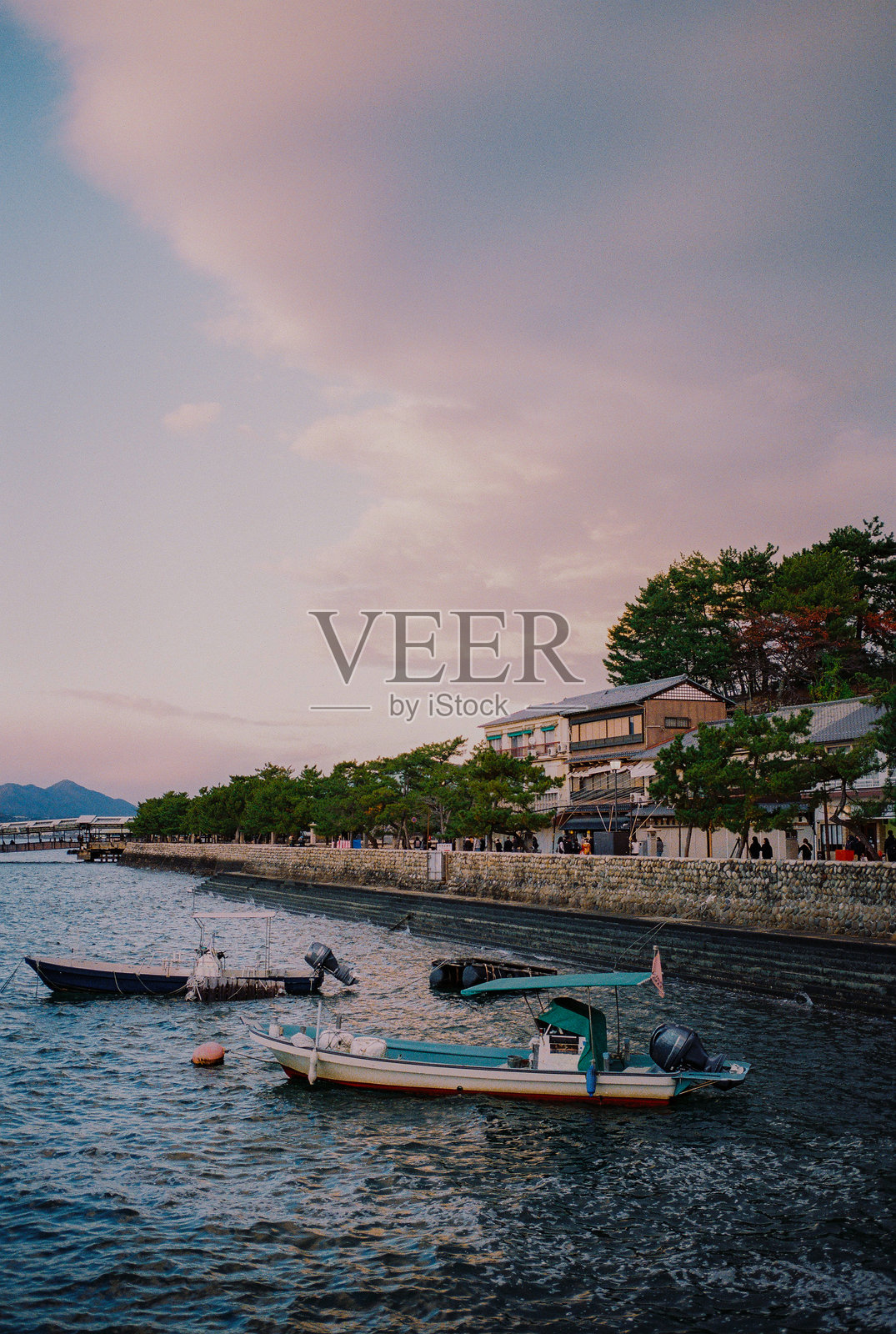 日本宫岛港口的船只照片摄影图片