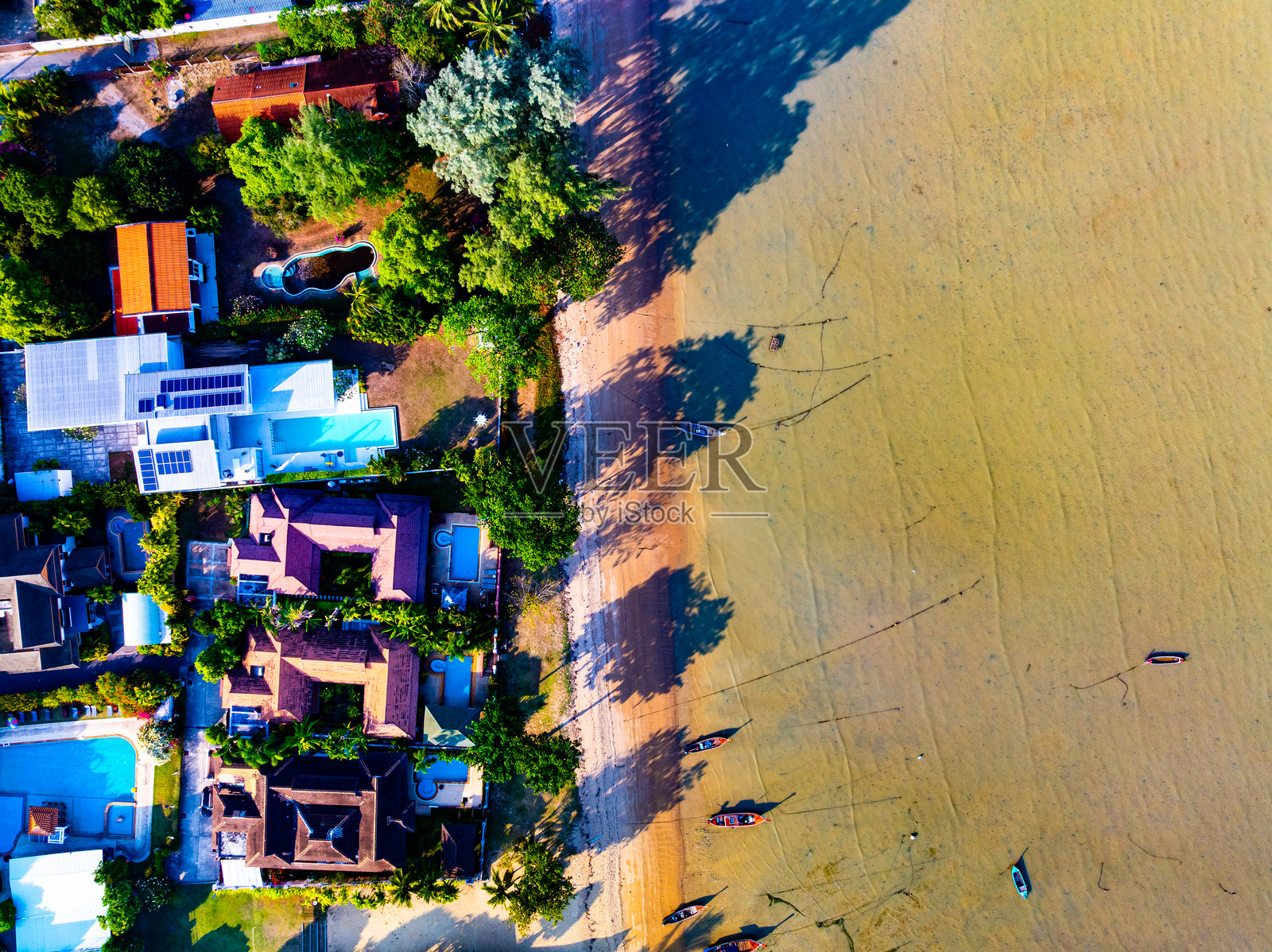 俯视美丽海滩的自然背景，惊人的海浪沙滩背景照片摄影图片