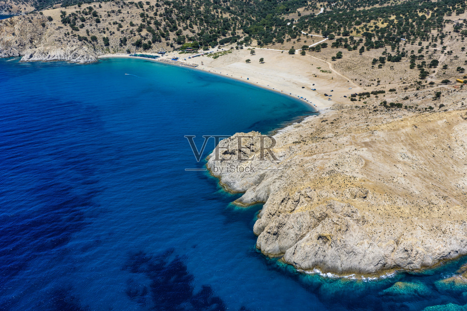 萨莫色特拉基的帕基亚阿莫斯海滩金色曲线照片摄影图片