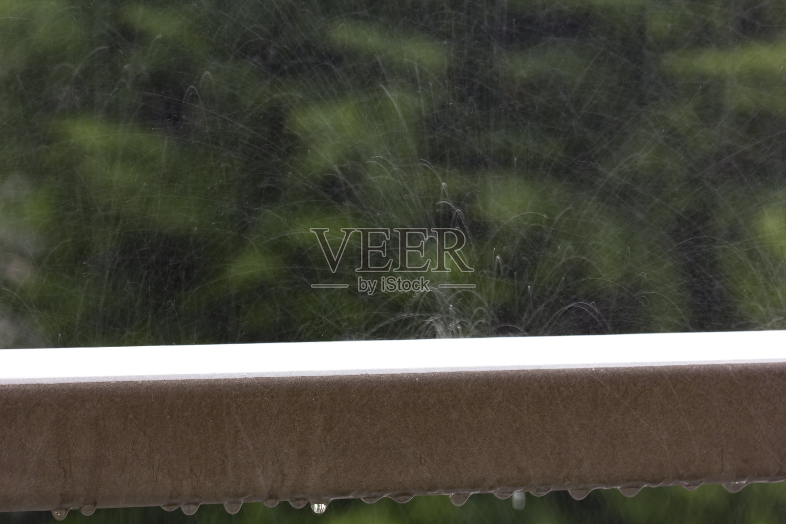 水滴模糊的雨景照片摄影图片