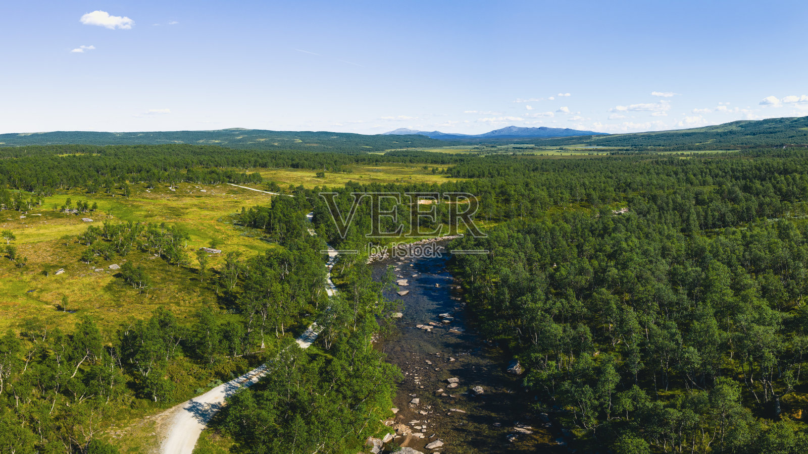 瑞典哈耶达伦的米特昂河照片摄影图片