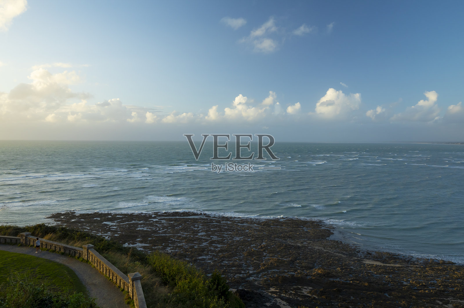 诺曼底格朗维尔附近的海峡海岸照片摄影图片