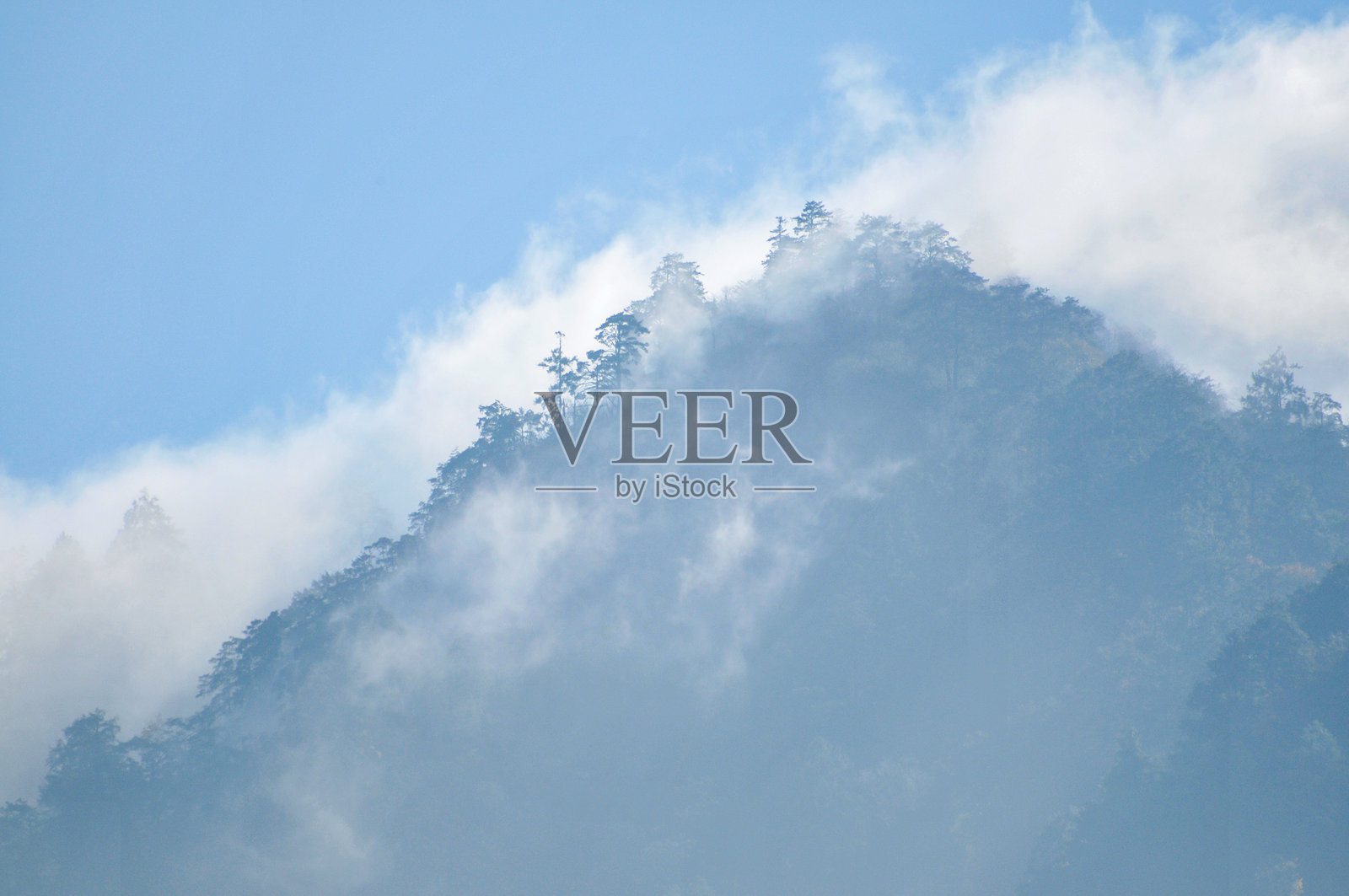 山脉与云彩的风景照片摄影图片