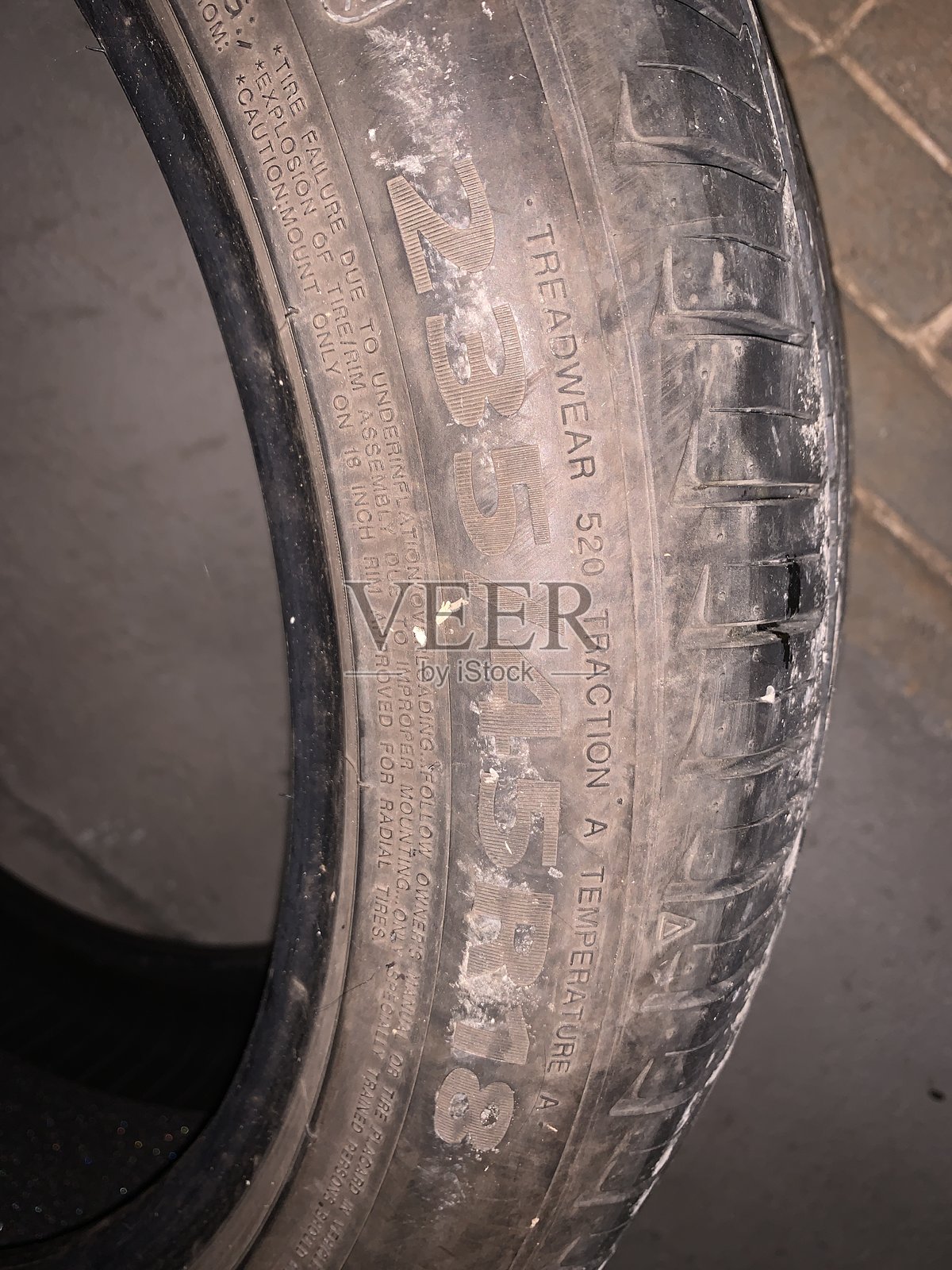 轮胎，中国汽车事故现场，中国，亚洲。照片摄影图片