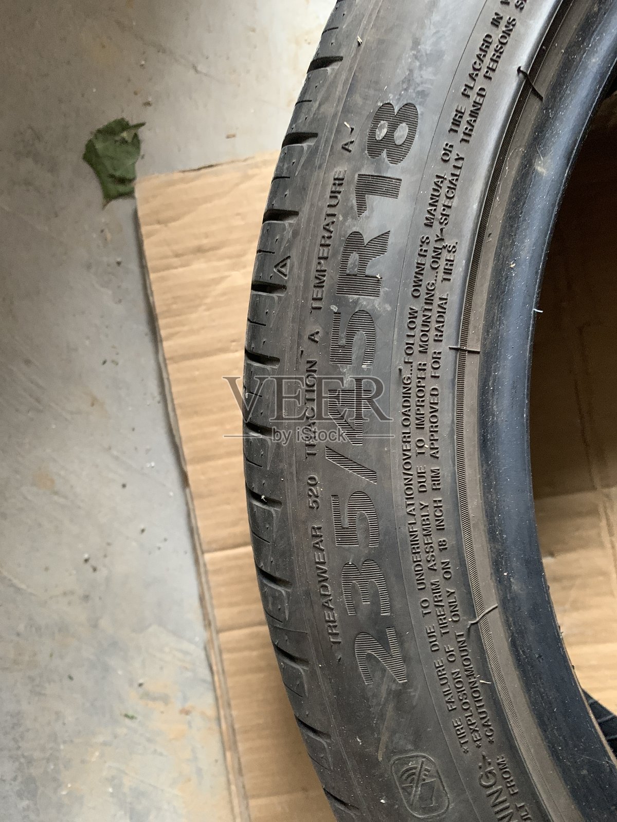 轮胎，中国汽车事故现场，中国，亚洲。照片摄影图片