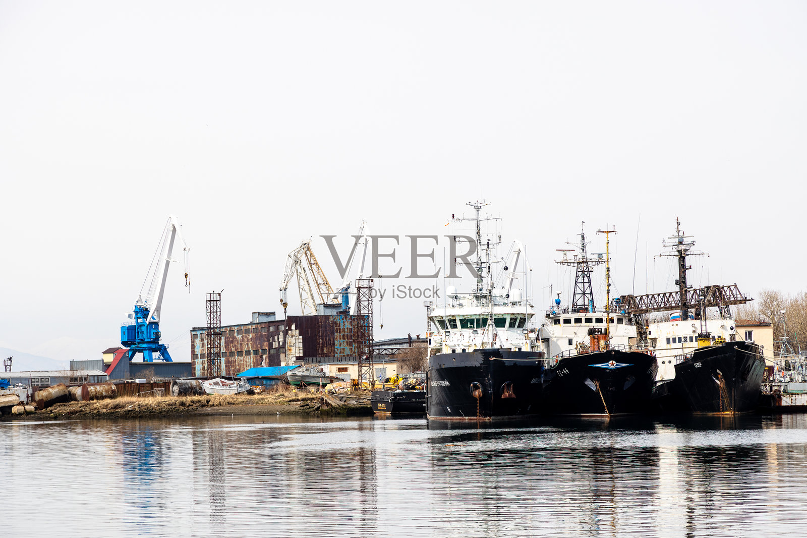 彼得罗巴甫洛夫斯克-堪察加港口的船只景观照片摄影图片