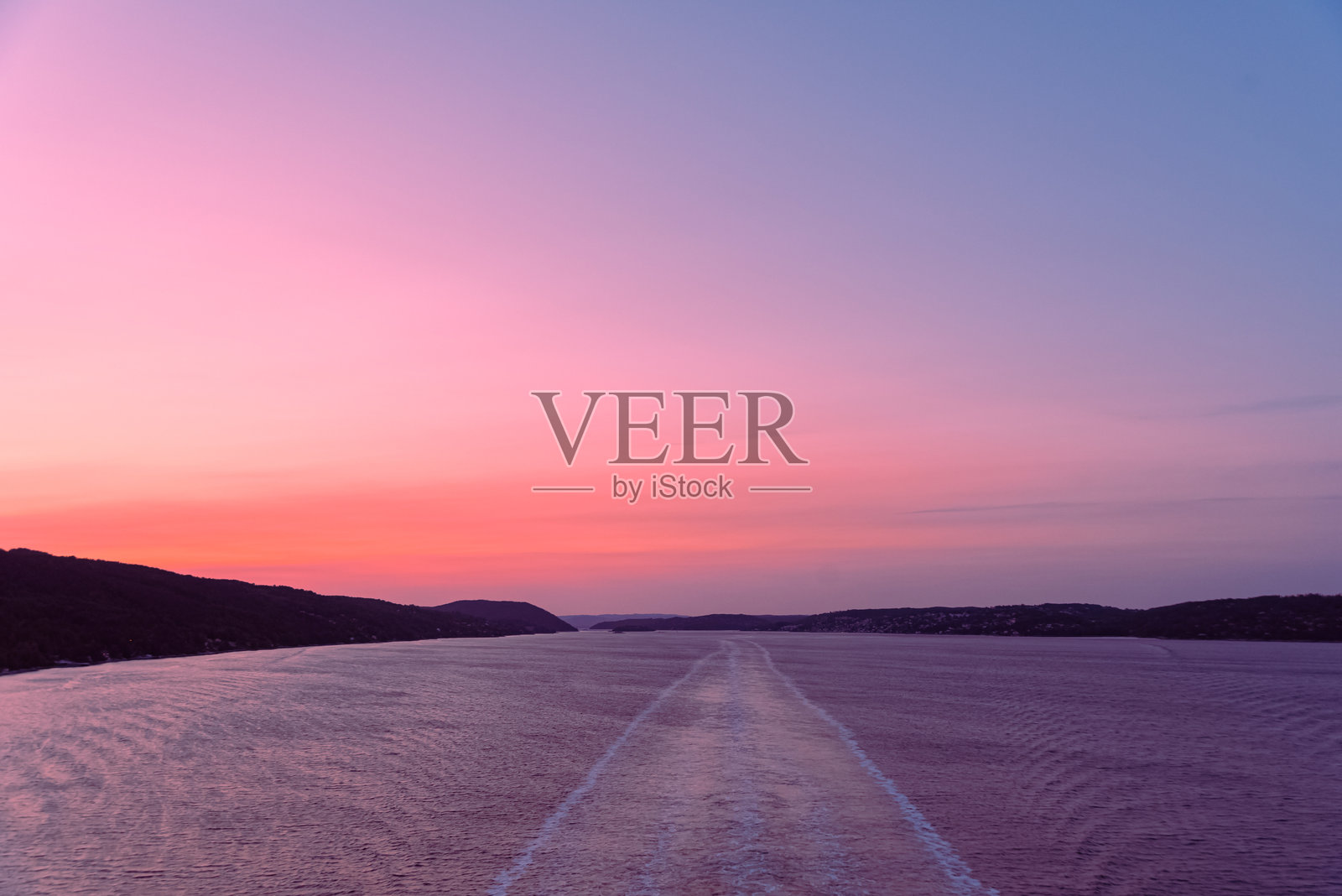 挪威山脉的傍晚景色照片摄影图片