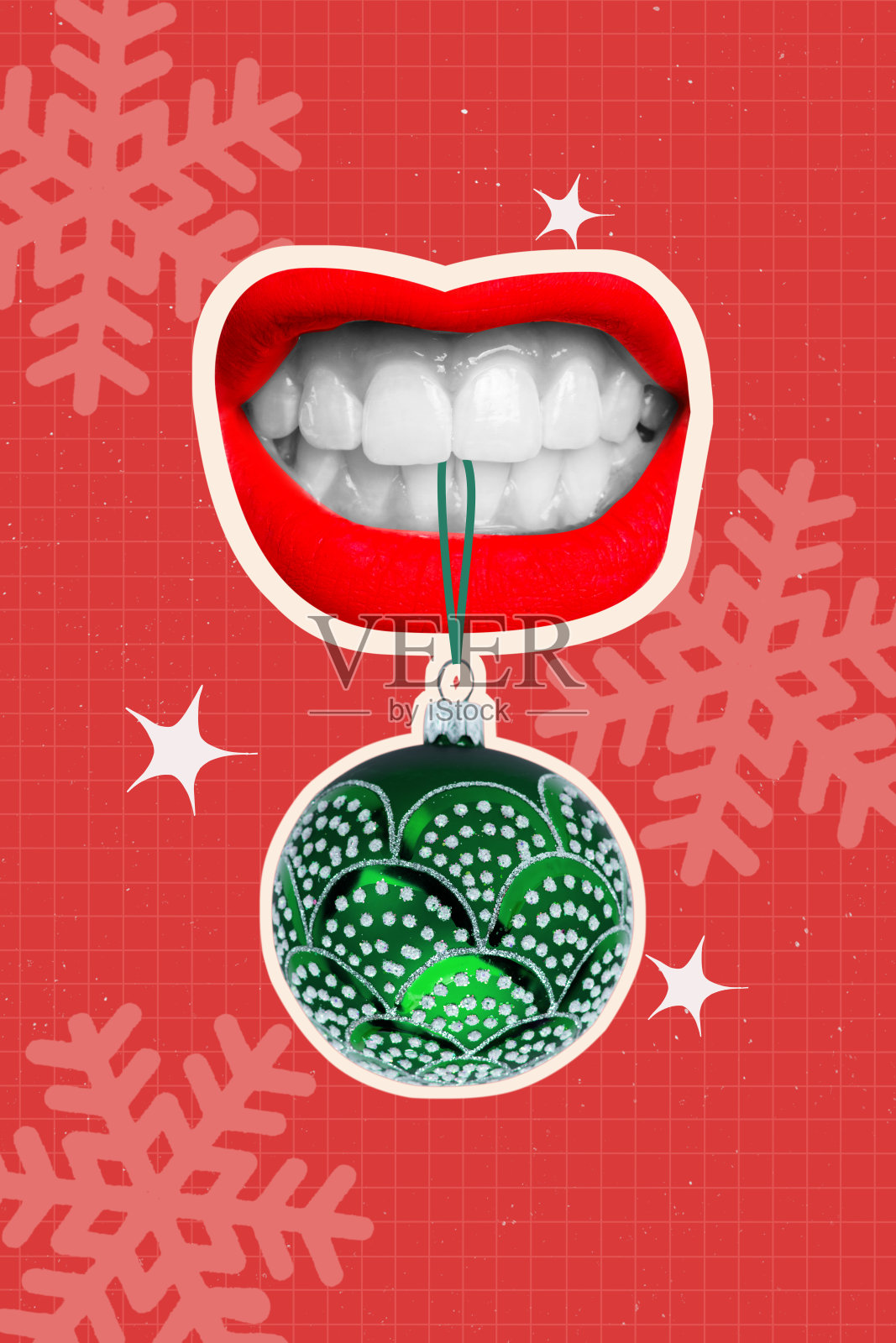 独特的艺术流行趋势拼贴，快乐的嘴唇和牙齿握着球形装饰，庆祝新年冬季活动，雪花飘落。照片摄影图片