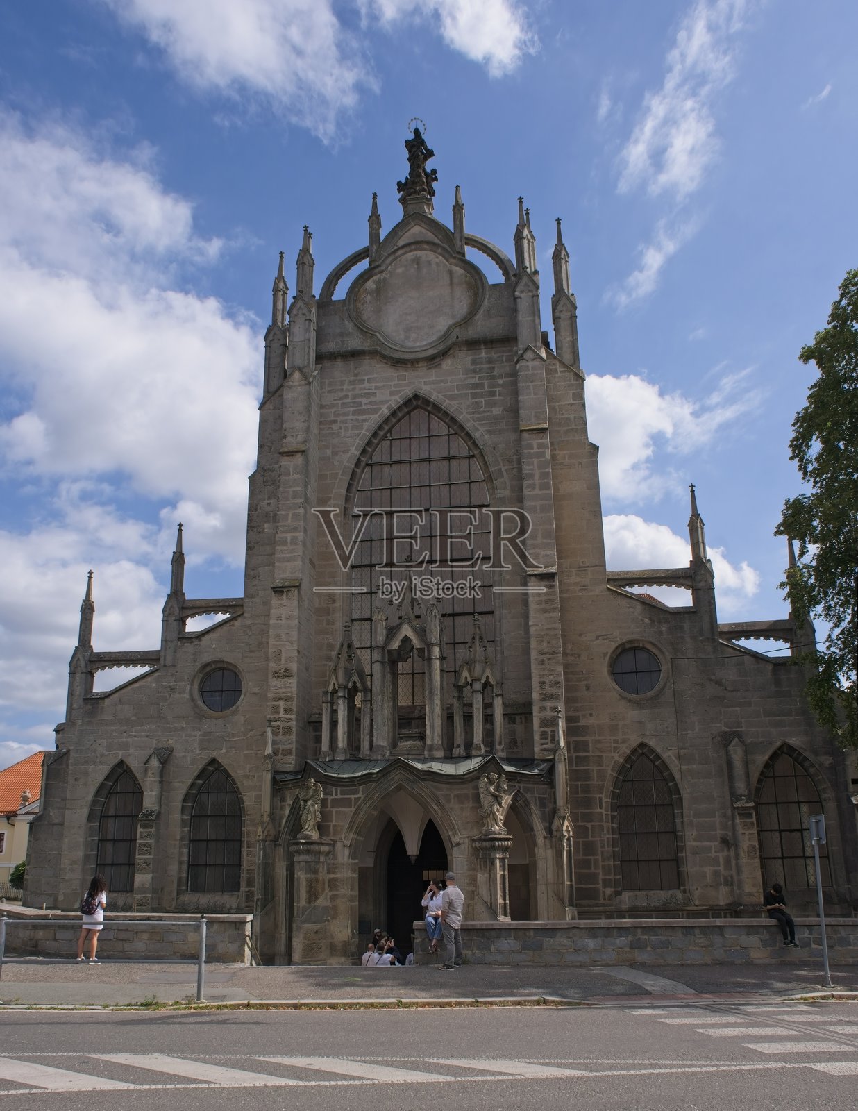 捷克库特纳霍拉。圣母玛利亚升天大教堂和圣约翰洗者教堂。照片摄影图片