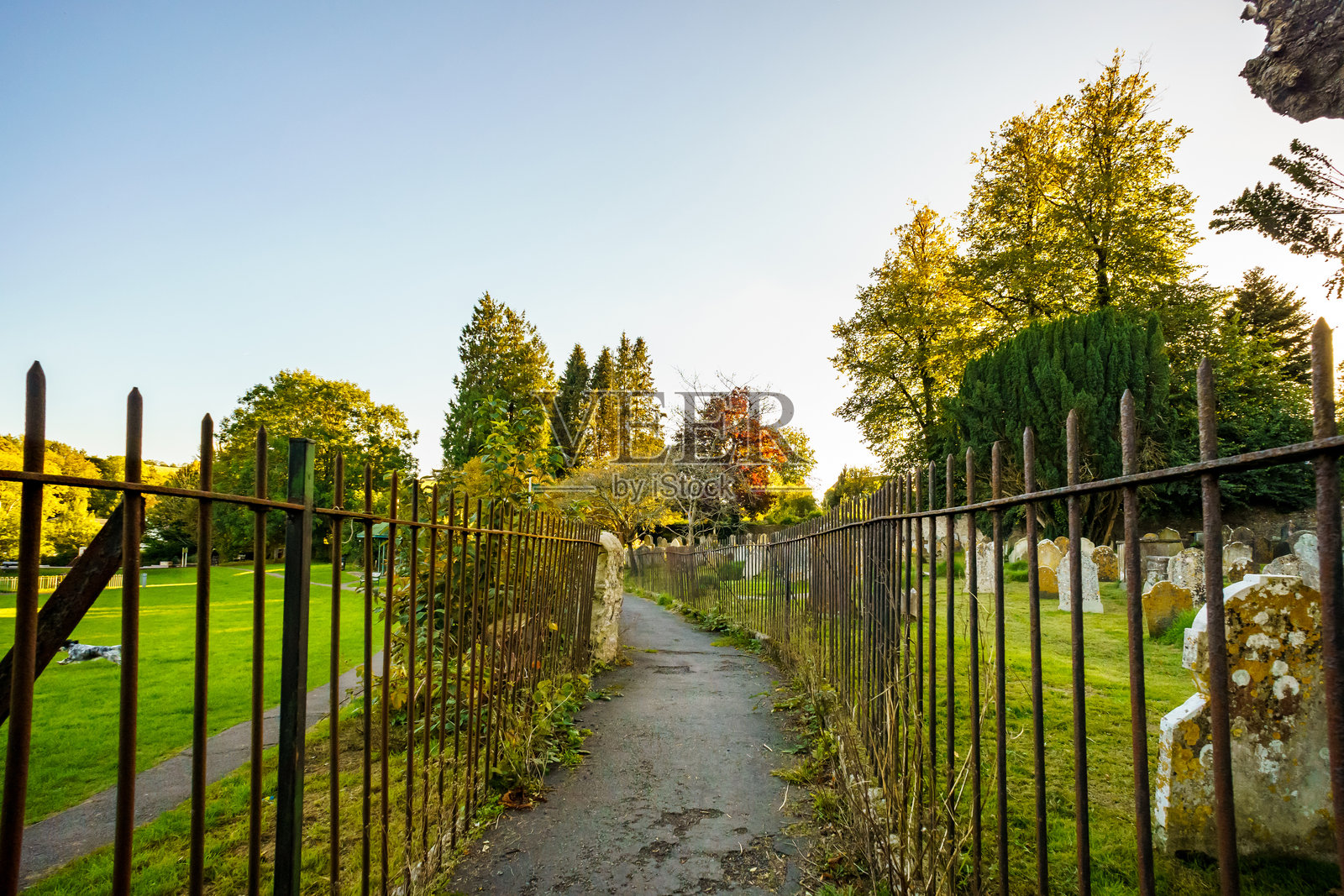 阿什伯顿人行道旁的栏杆照片摄影图片