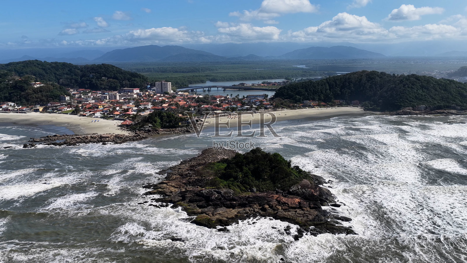 巴西圣保罗伊塔尼亚恩的渔民海滩。照片摄影图片