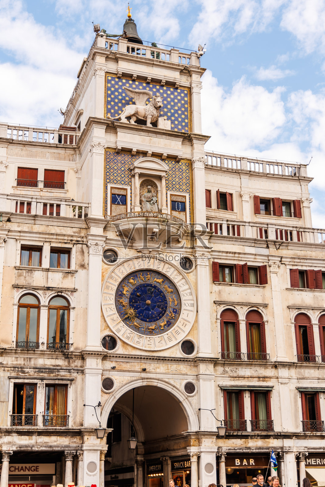 威尼斯历史悠久的运河宫殿照片摄影图片