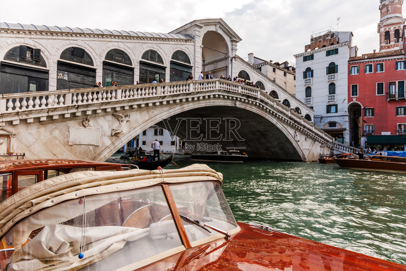 漫步威尼斯，欧洲最美丽、最充满活力的城市之一照片摄影图片