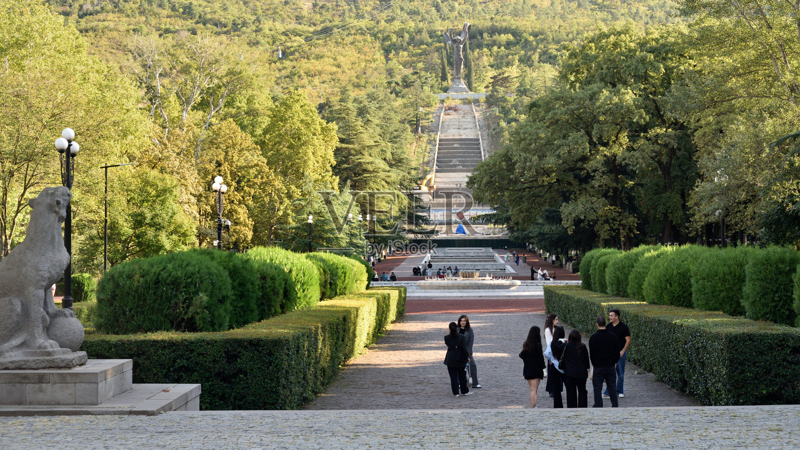 格鲁吉亚首都第比利斯，带有二战光荣纪念碑的公共公园照片摄影图片