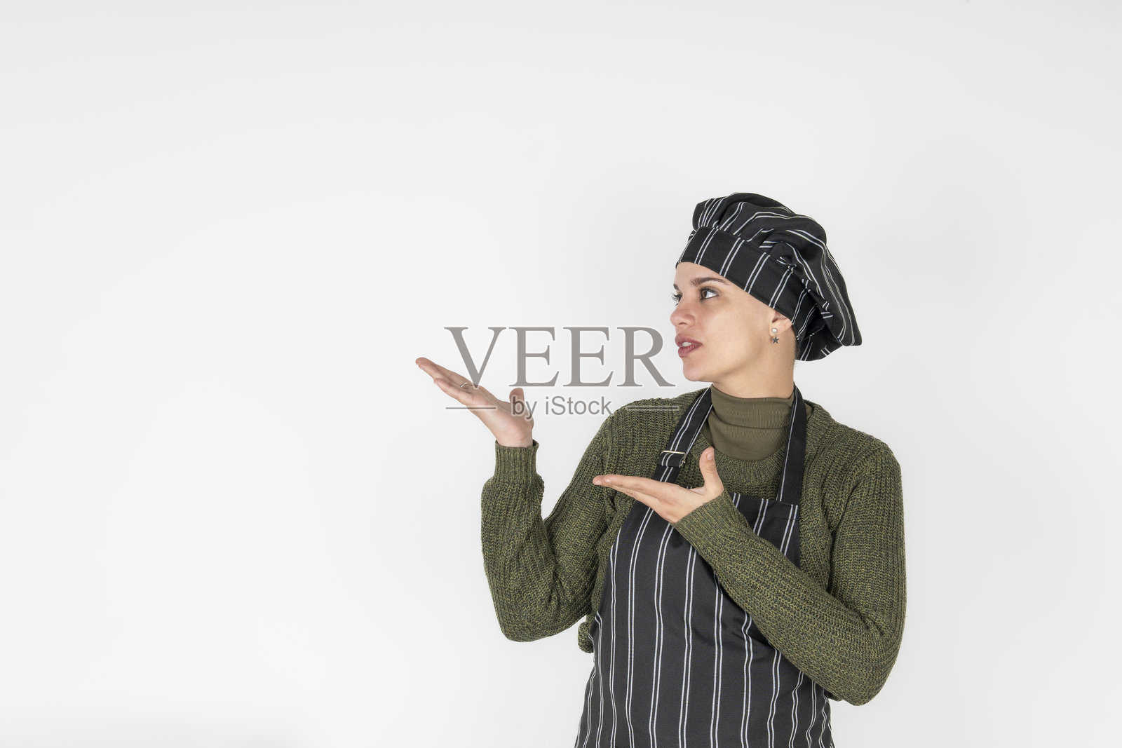 一名女厨师在白色背景上手势示意照片摄影图片