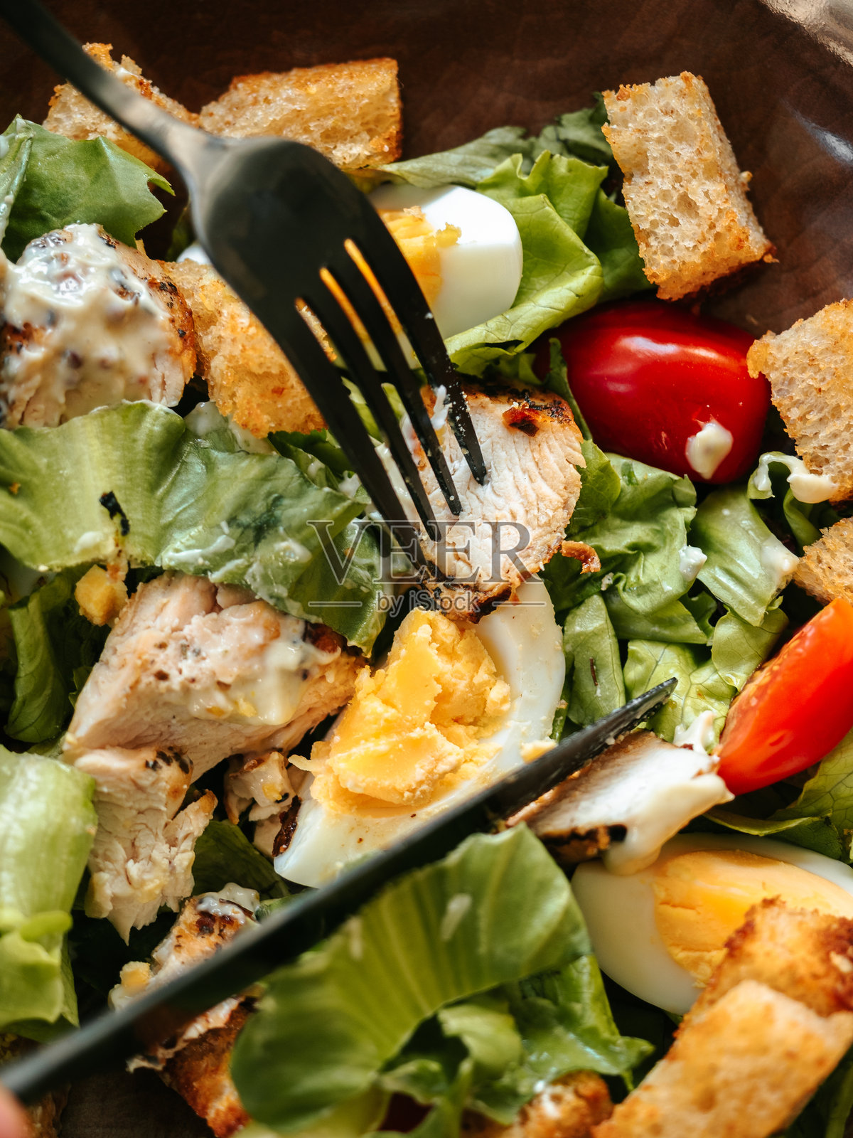 凯撒沙拉配鸡肉照片摄影图片