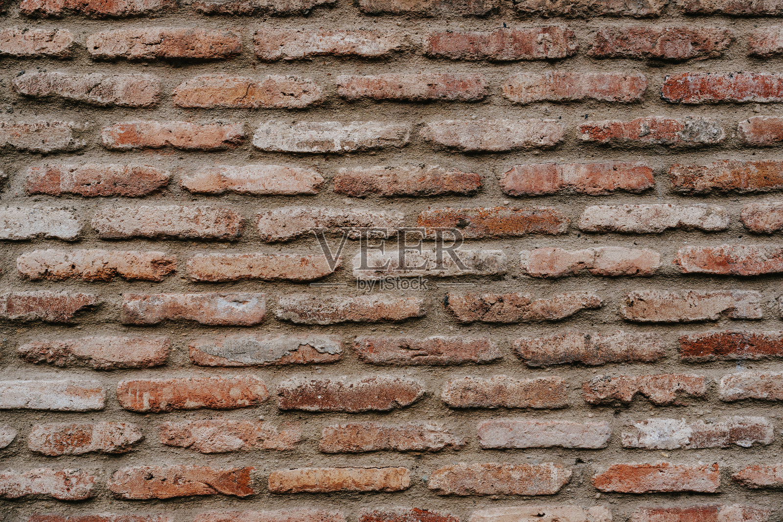 红白相间的纹理砖墙，展现出质朴的都市美学照片摄影图片