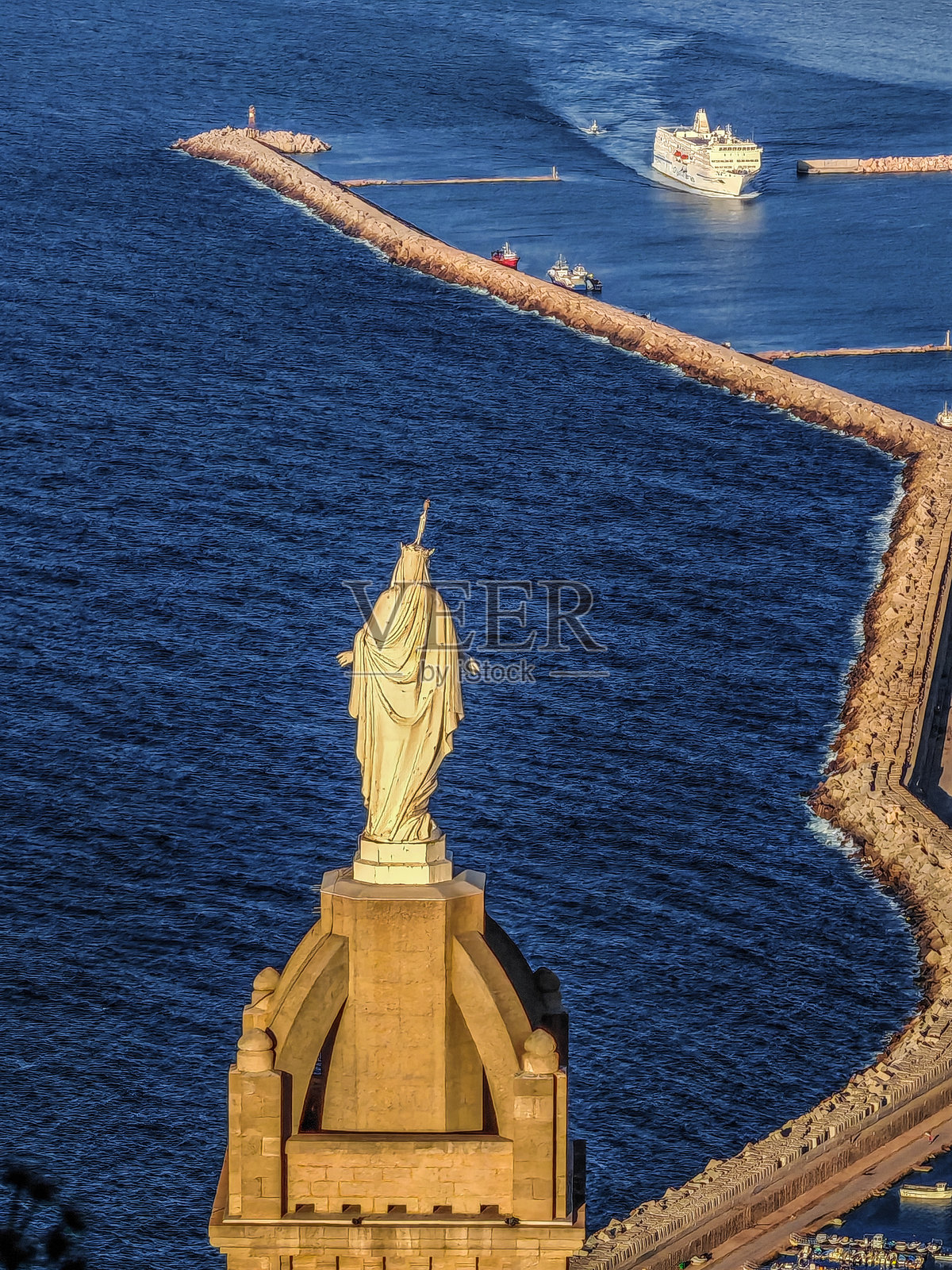 圣克鲁斯之巅，揭秘奥兰城市脉搏之美。照片摄影图片