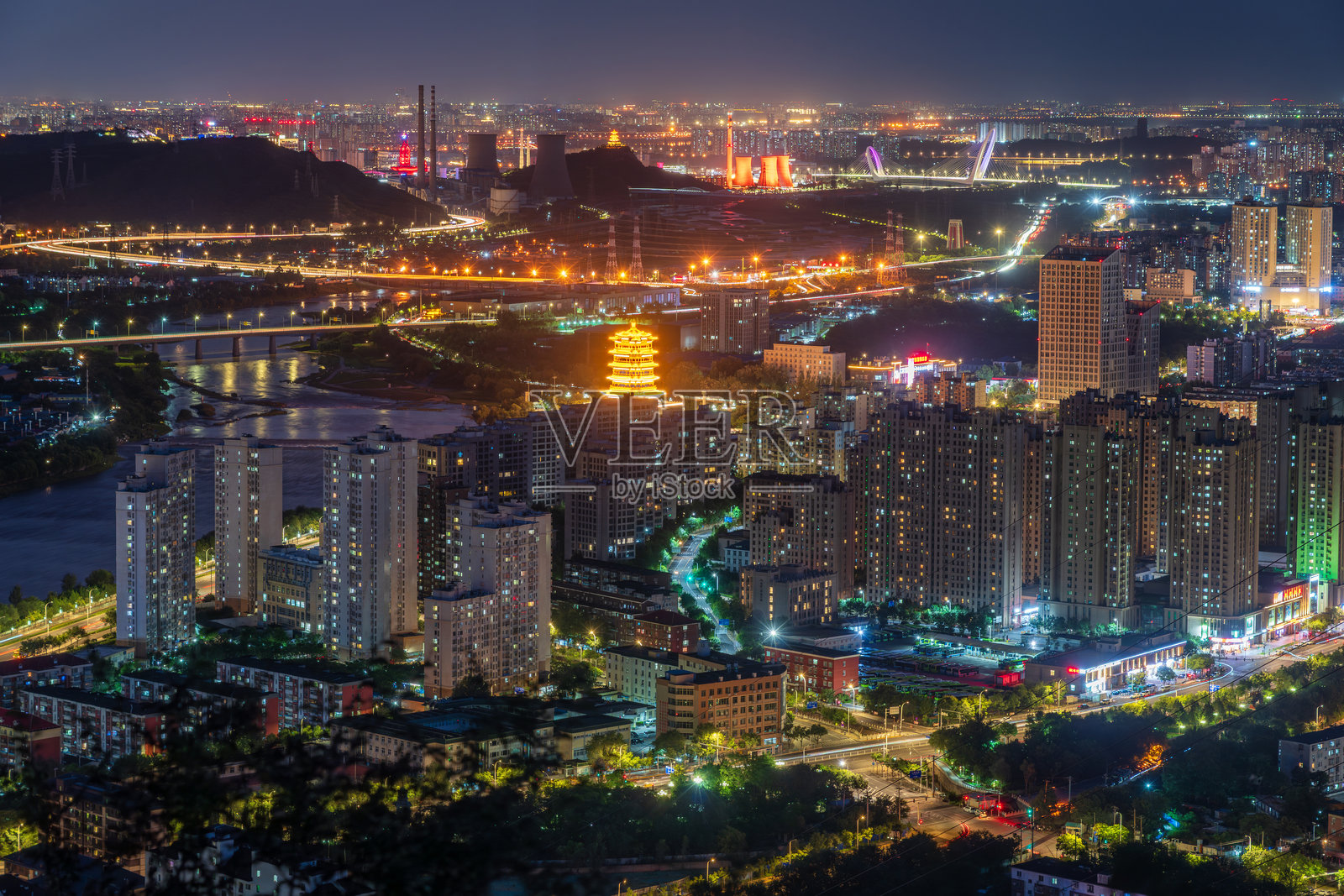 夜景俯瞰北京门头沟区和永定河照片摄影图片