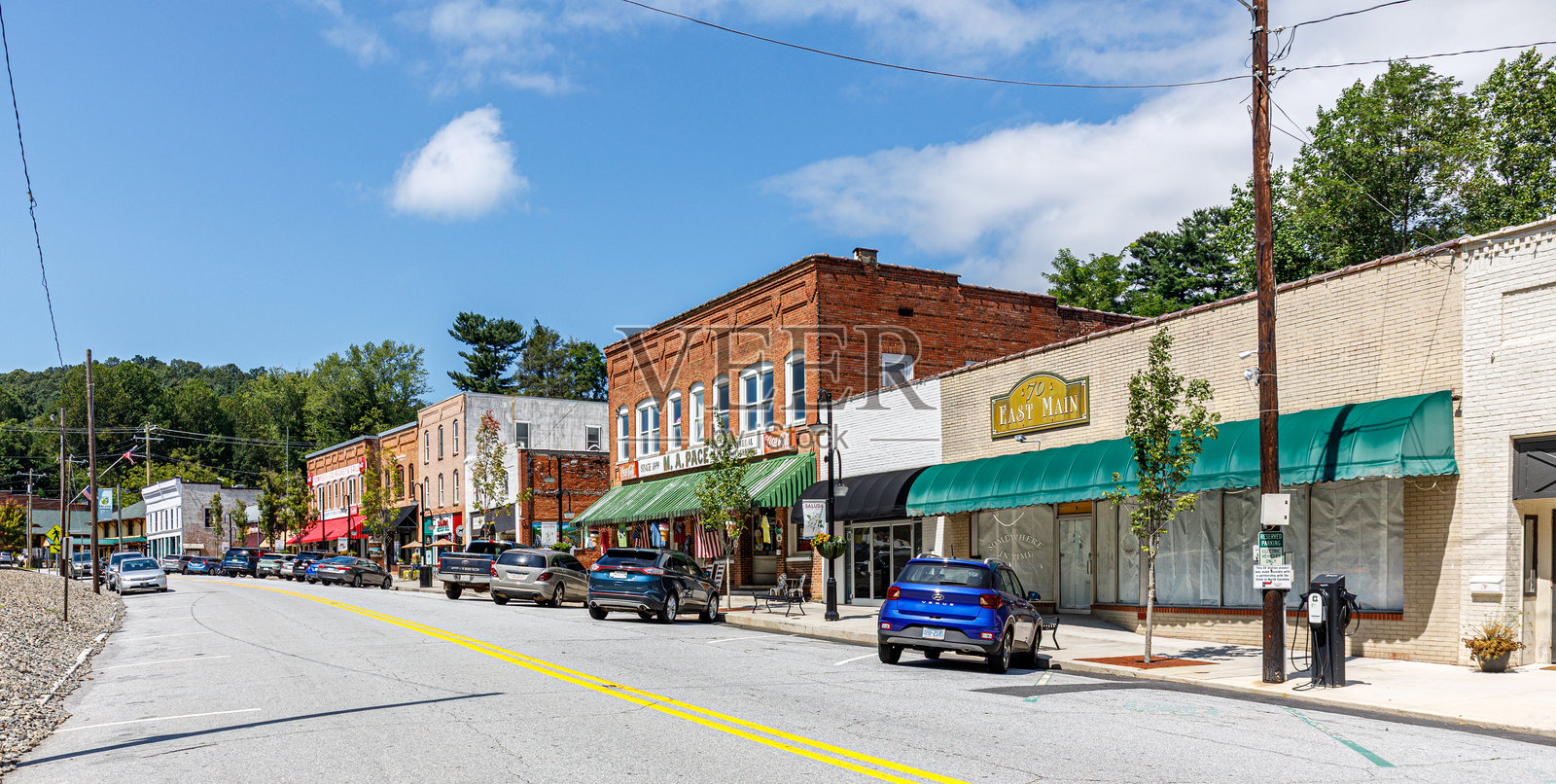 萨卢达市中心的天际线景观照片摄影图片