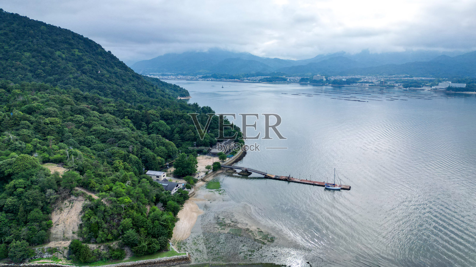 严岛神社低潮时从上方俯瞰的景象照片摄影图片