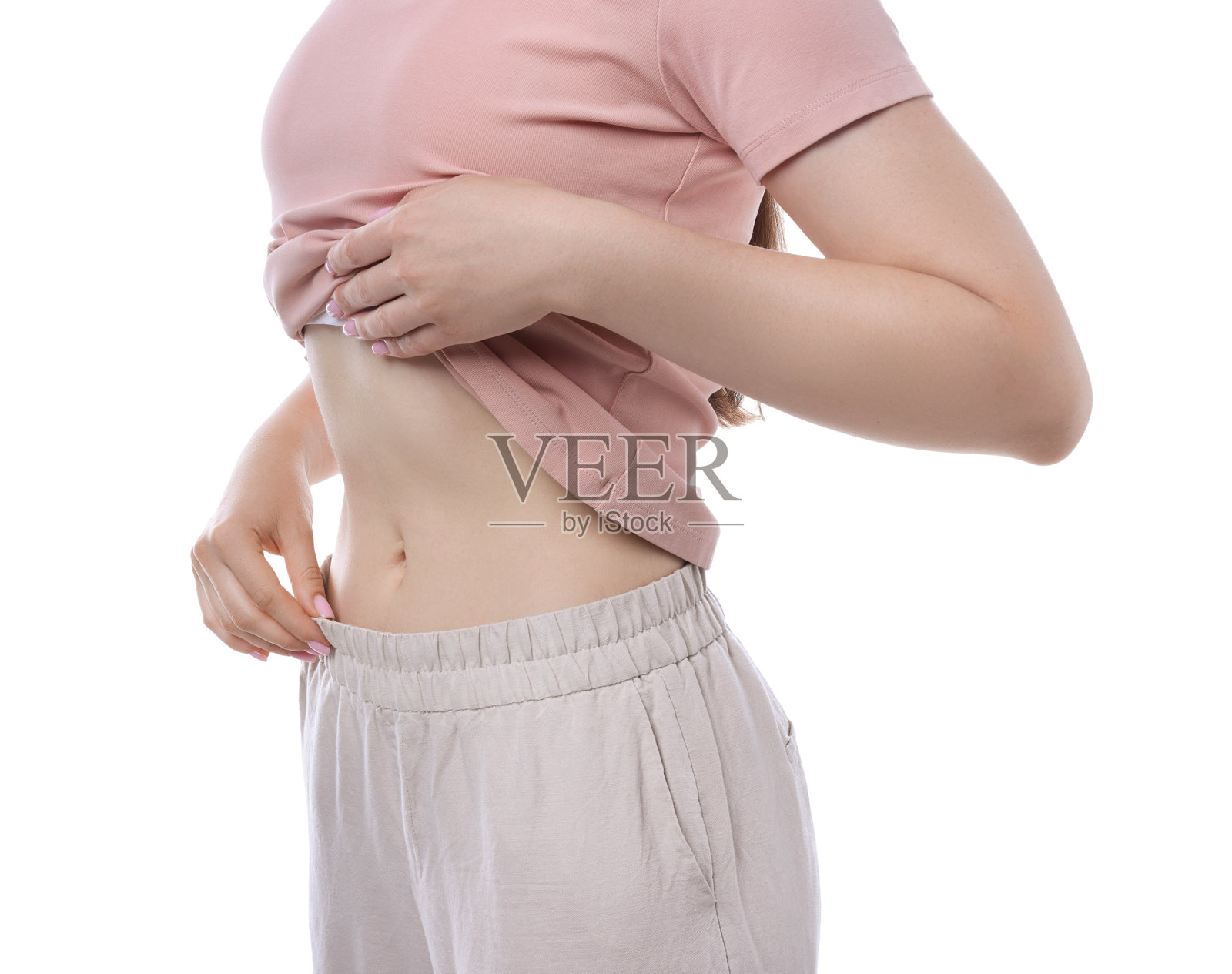 白色背景下女性平坦的腹部，特写照片摄影图片