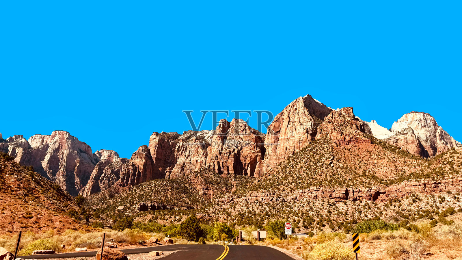 美国犹他州锡安国家公园的街道景观，有路标照片摄影图片