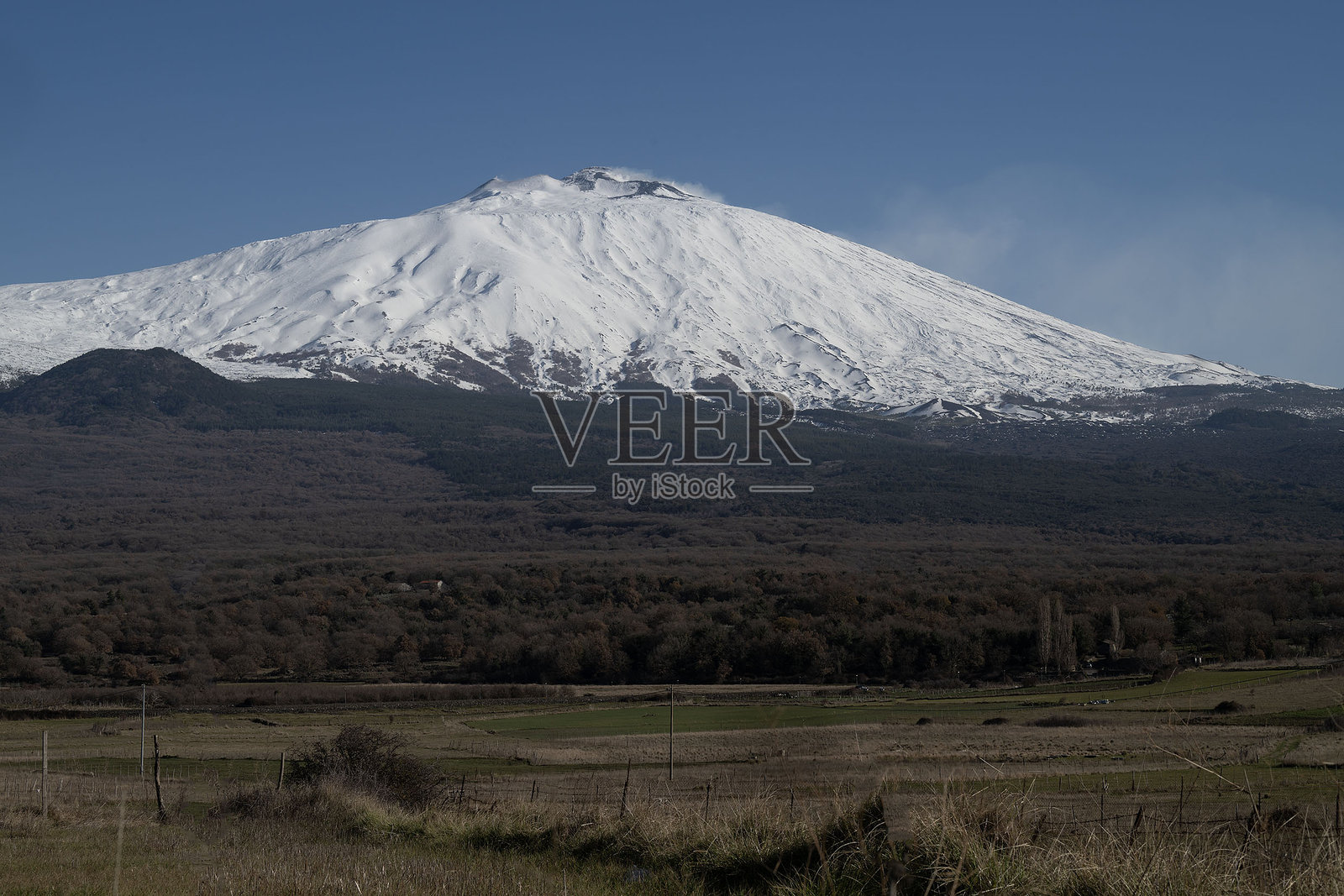 埃特纳火山雪景照片摄影图片