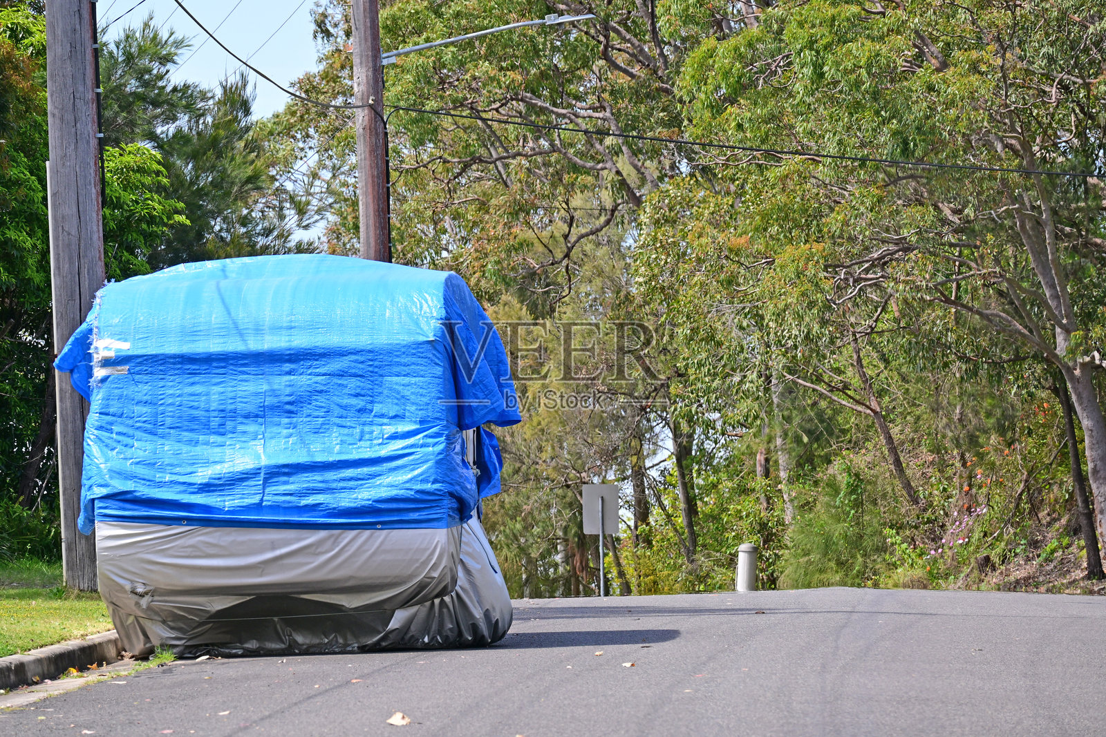 公路上的商队照片摄影图片